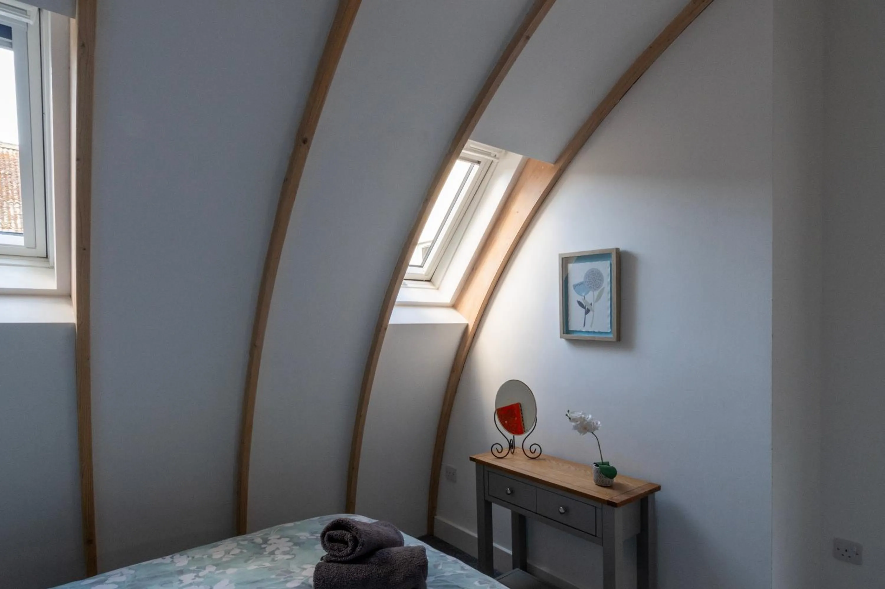 Bedroom, Bed in King's Head Cottage