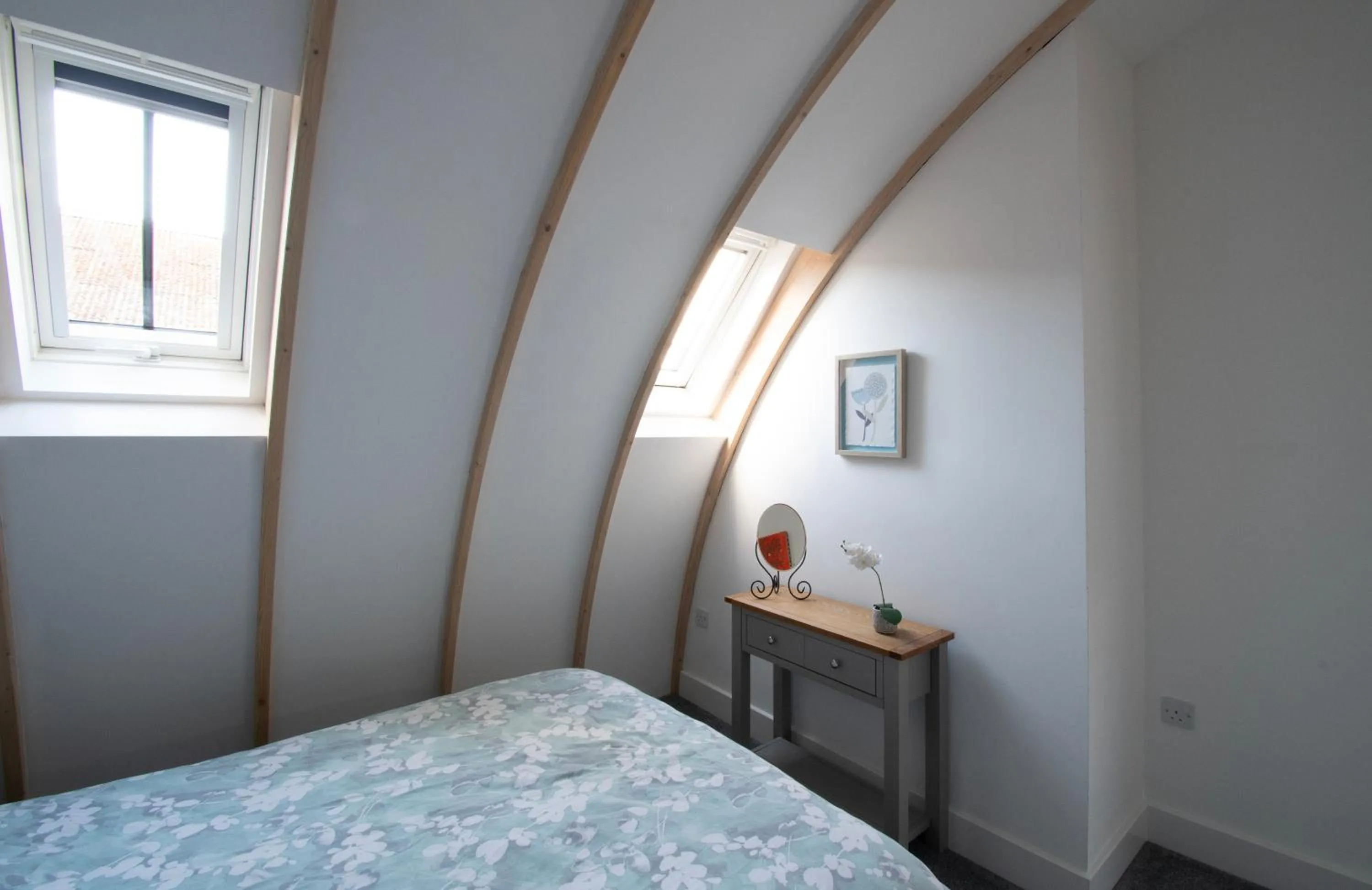 Bedroom, Bed in King's Head Cottage