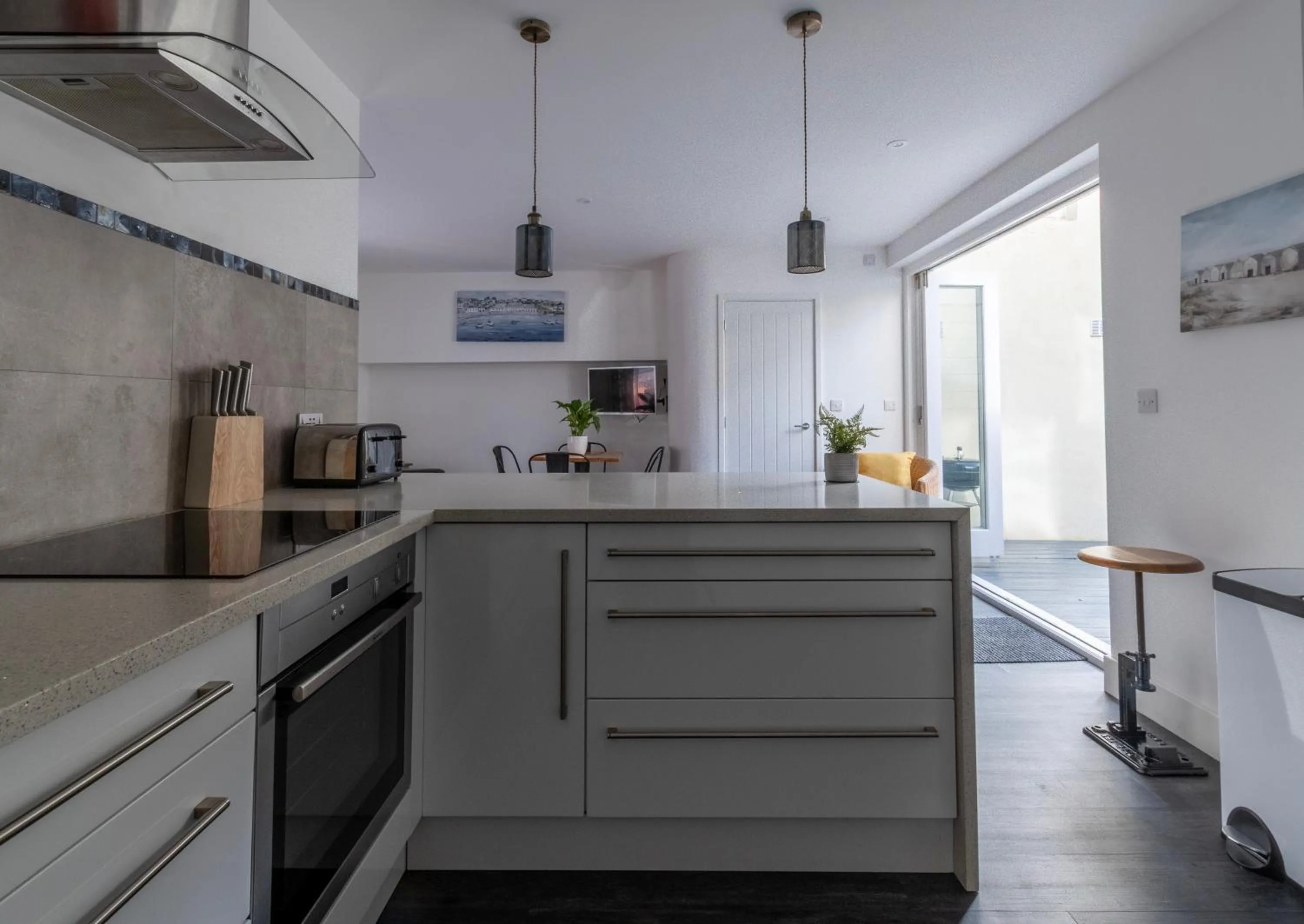 Kitchen or kitchenette in King's Head Cottage