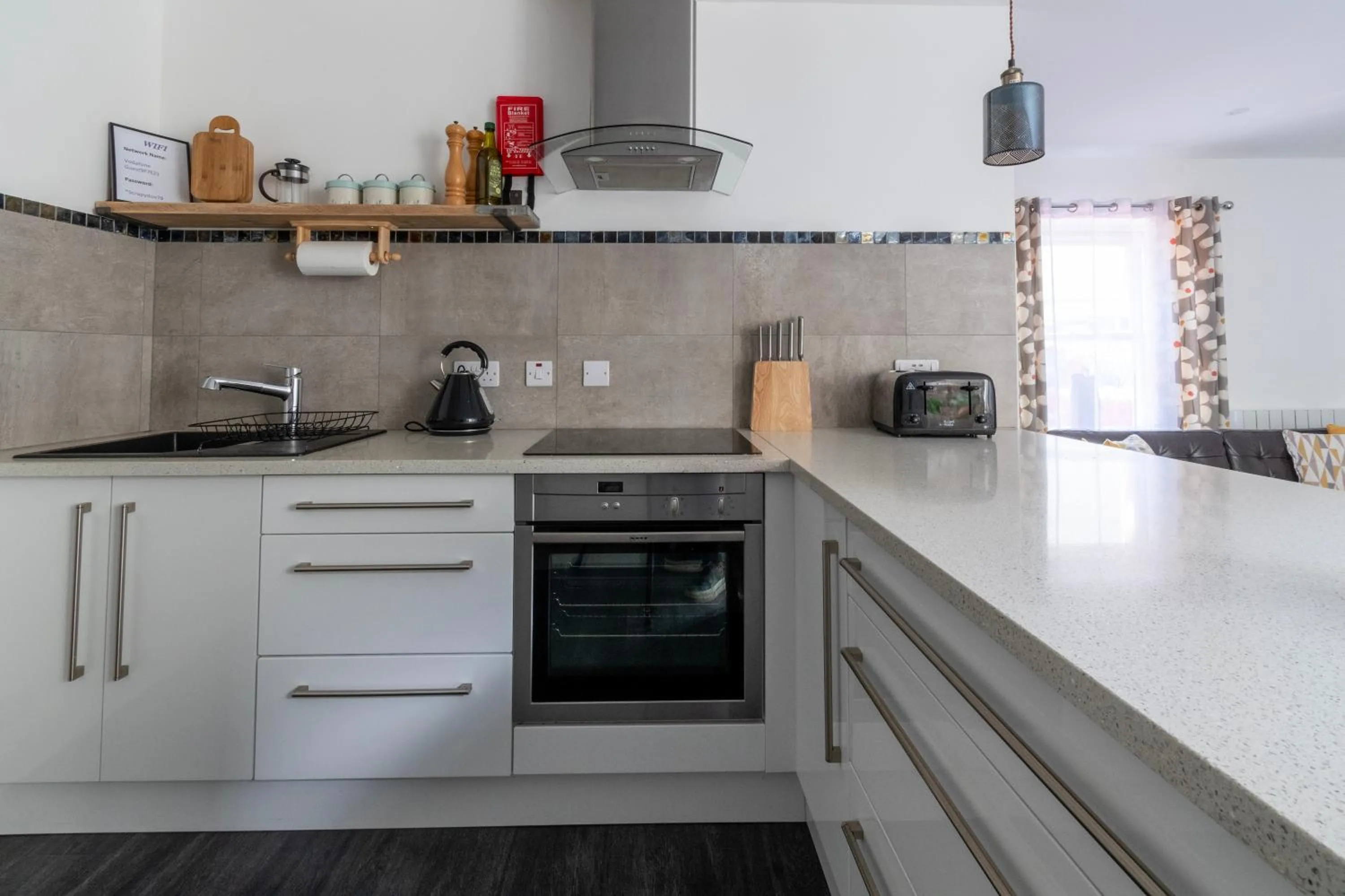 Kitchen or kitchenette in King's Head Cottage