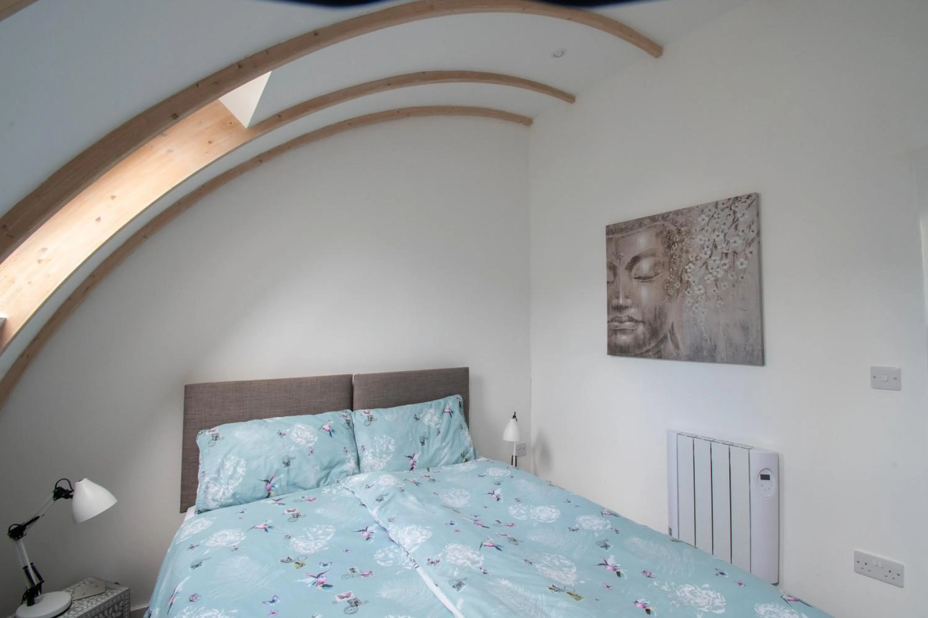Bedroom, Bed in King's Head Cottage