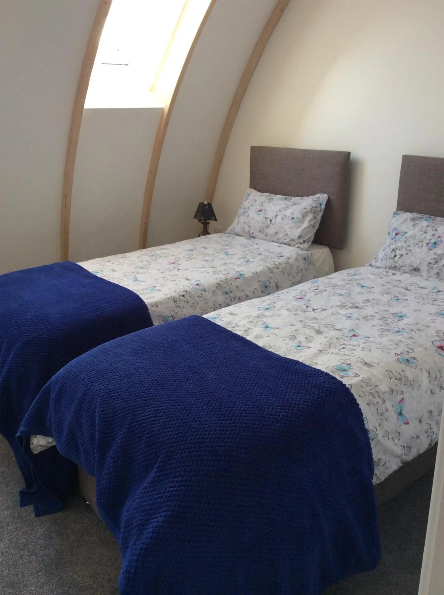 Bedroom, Bed in King's Head Cottage