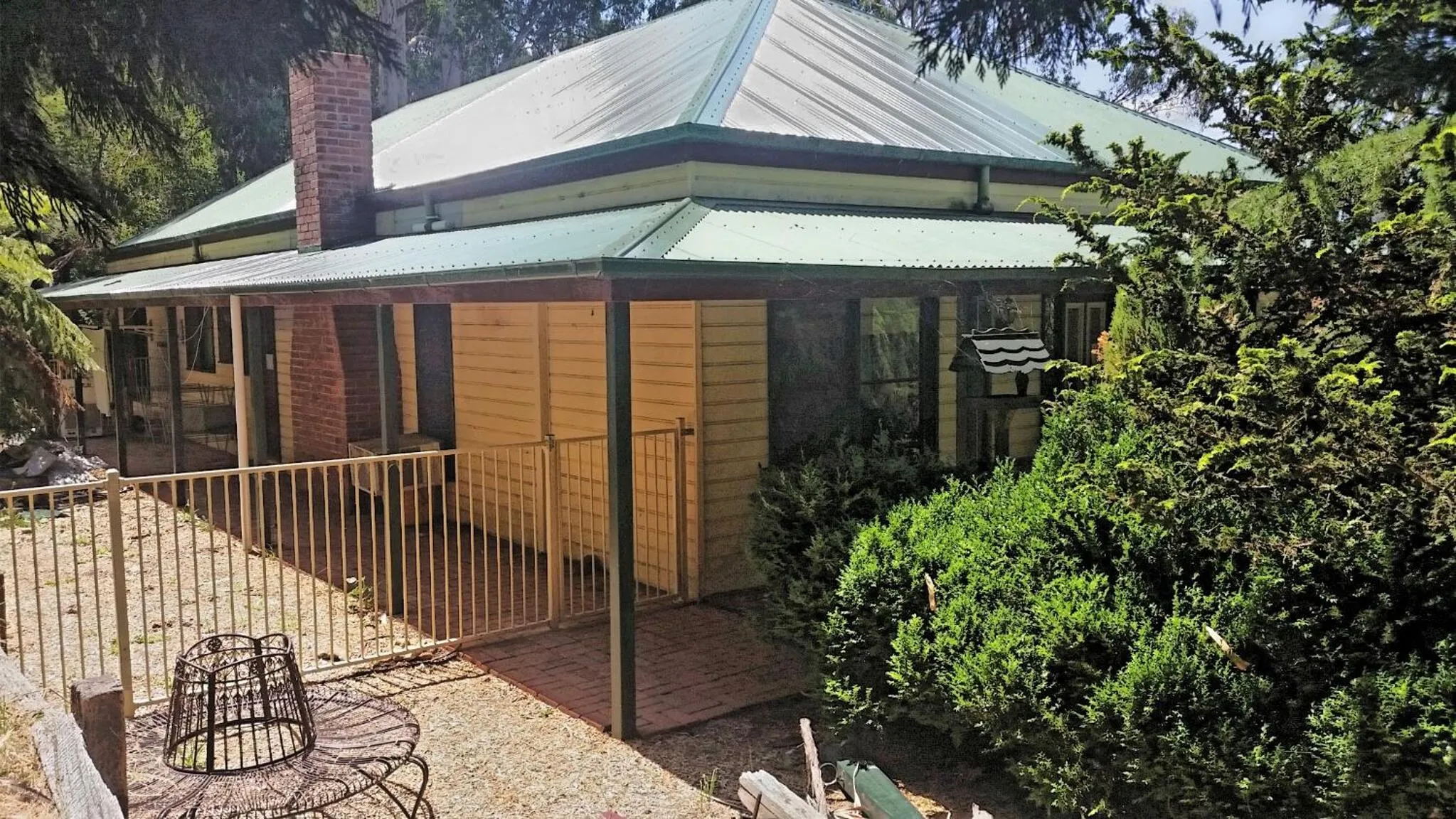 Property building in Rustic Refuge Guesthouse