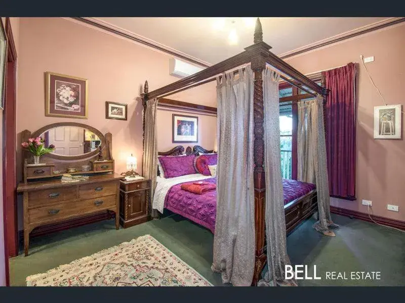 Deluxe King Room in Rustic Refuge Guesthouse Deluxe King Room in Rustic Refuge Guesthouse