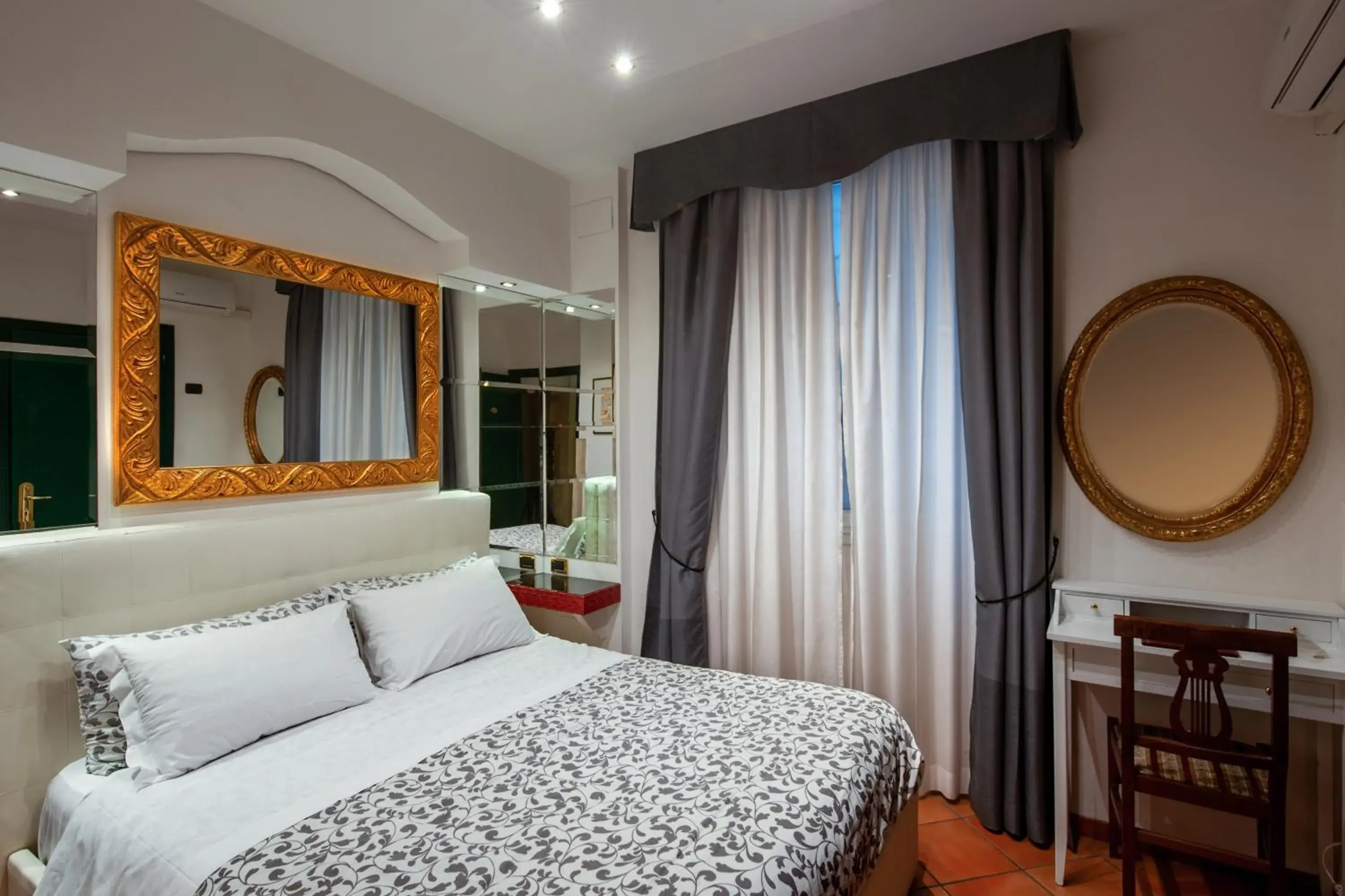 Bed in Hotel Canova Bed in Hotel Canova