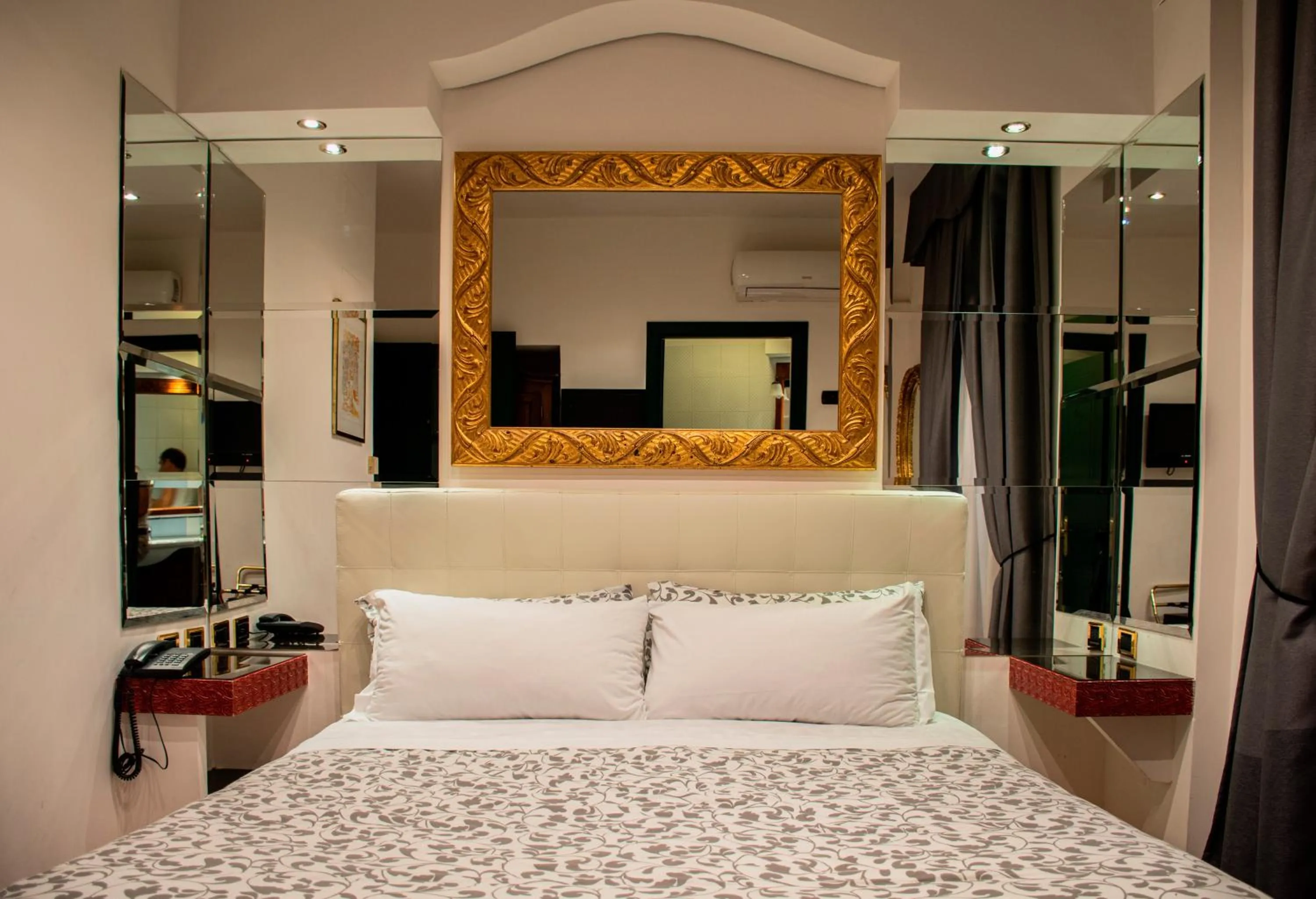 Bedroom, Bed in Hotel Canova