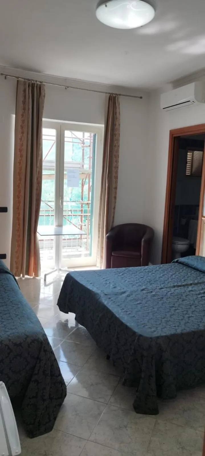 Bed in Hotel Klein Wien