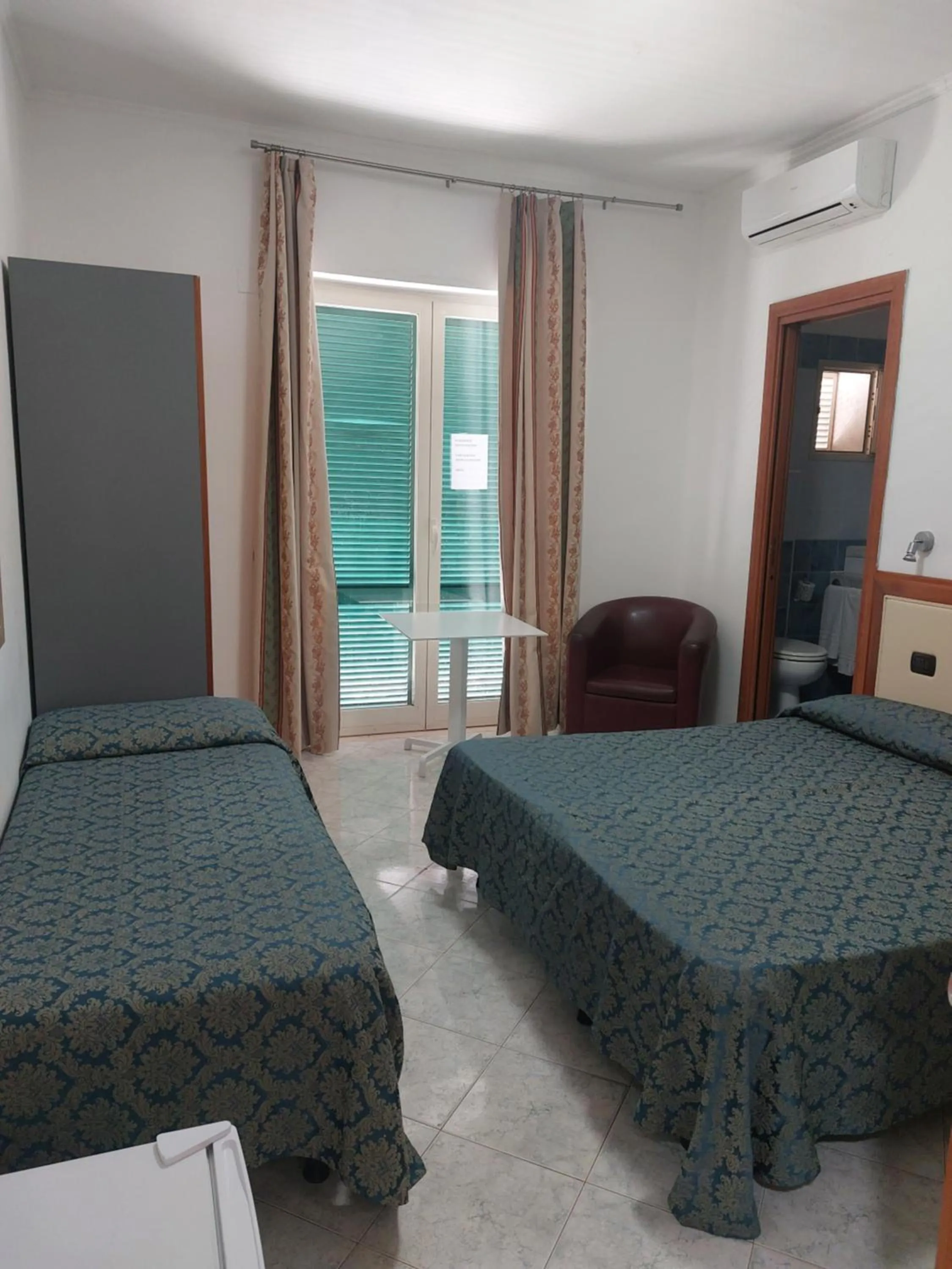 Bed in Hotel Klein Wien