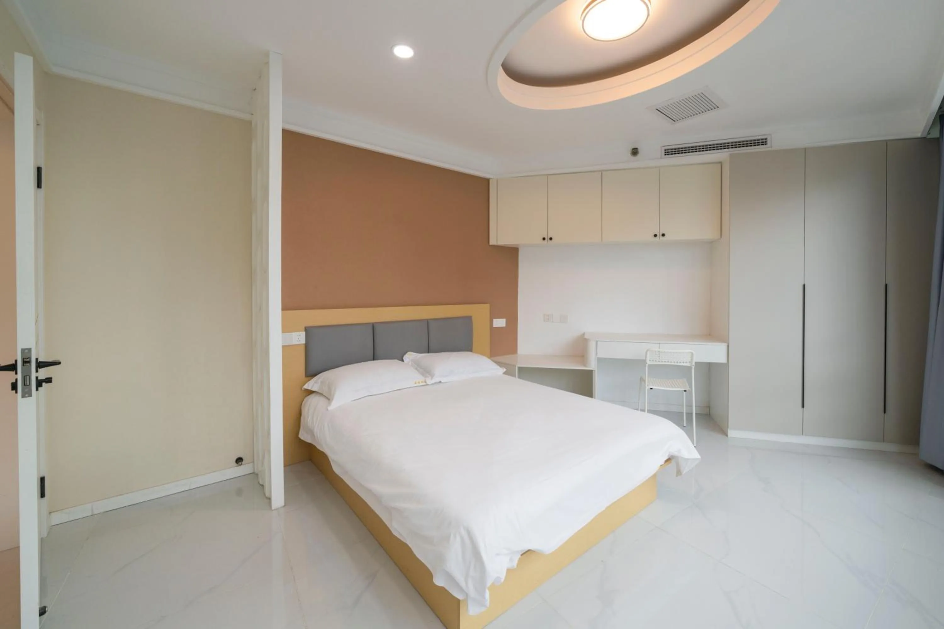 Bed in Shanghai Jiarong Hotel Apartment