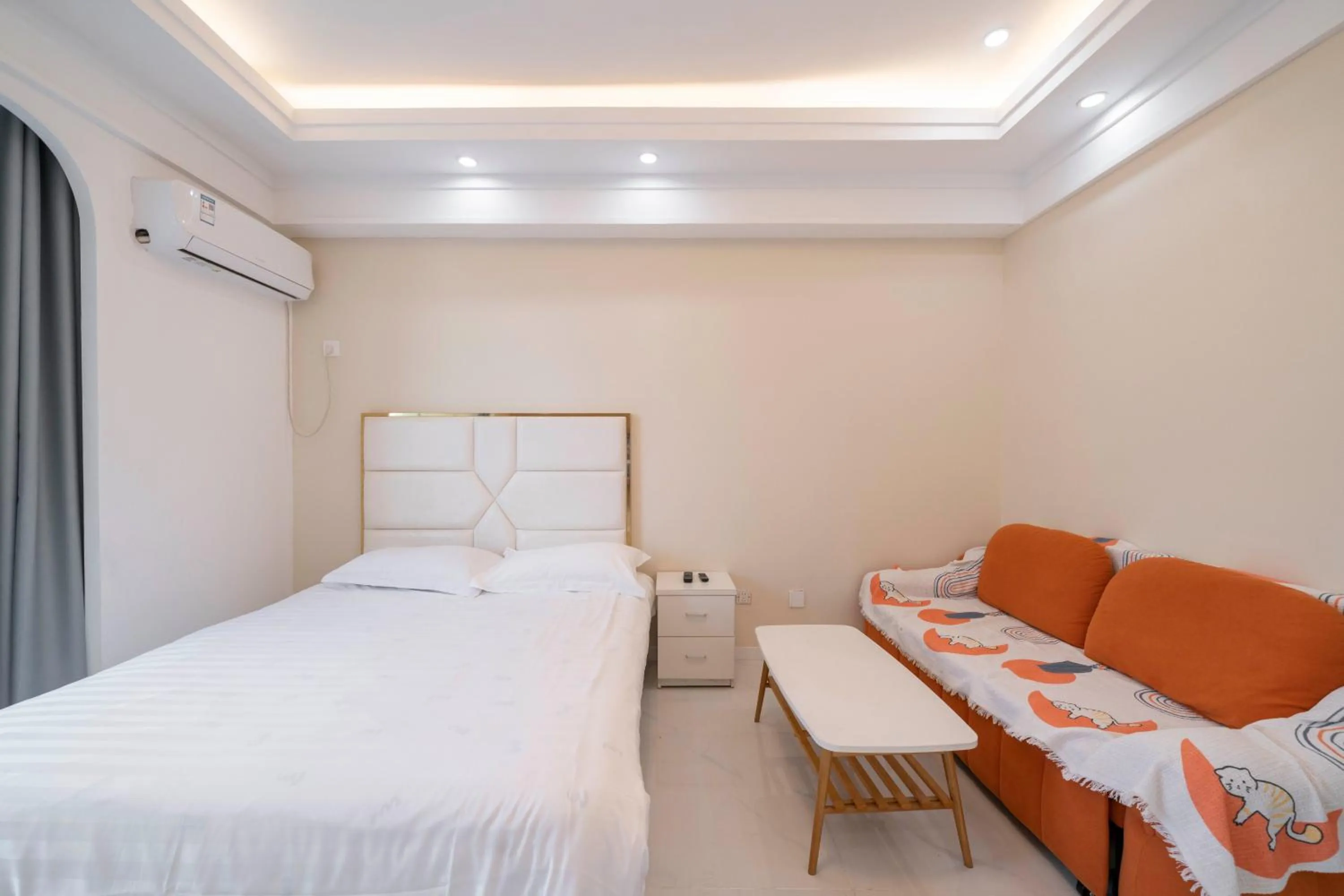 Bed in Shanghai Jiarong Hotel Apartment