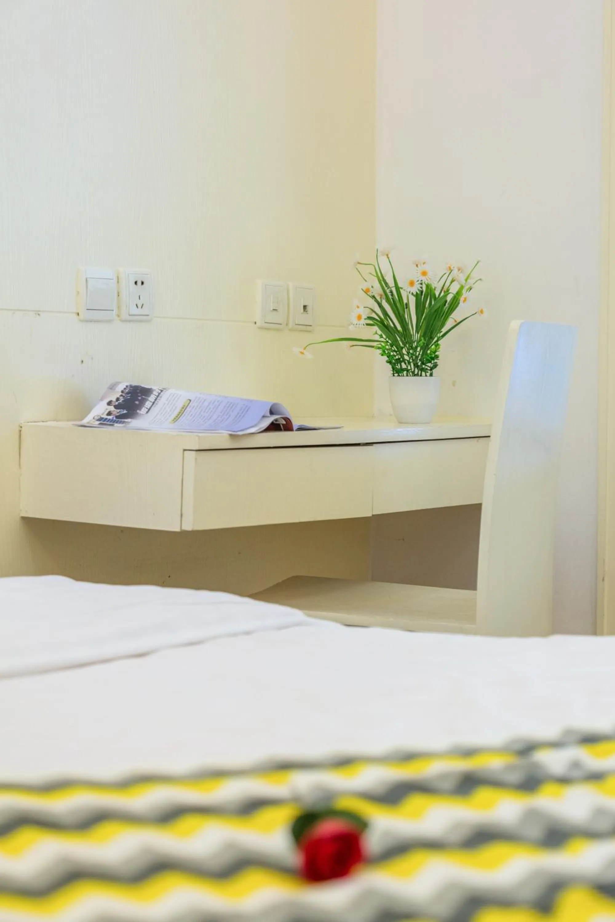 Bed in Shanghai Jiarong Hotel Apartment