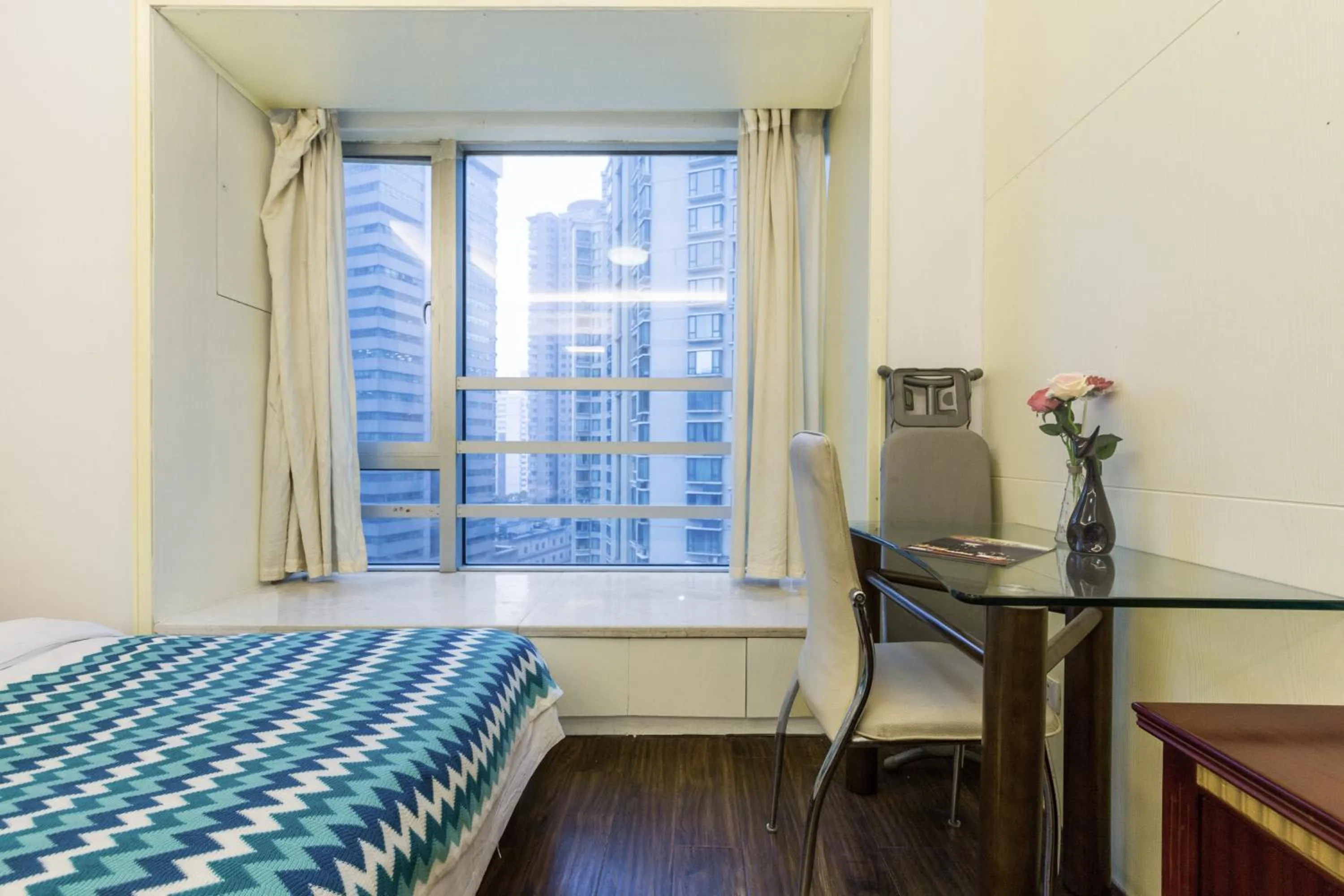 City view, Bed in Shanghai Jiarong Hotel Apartment