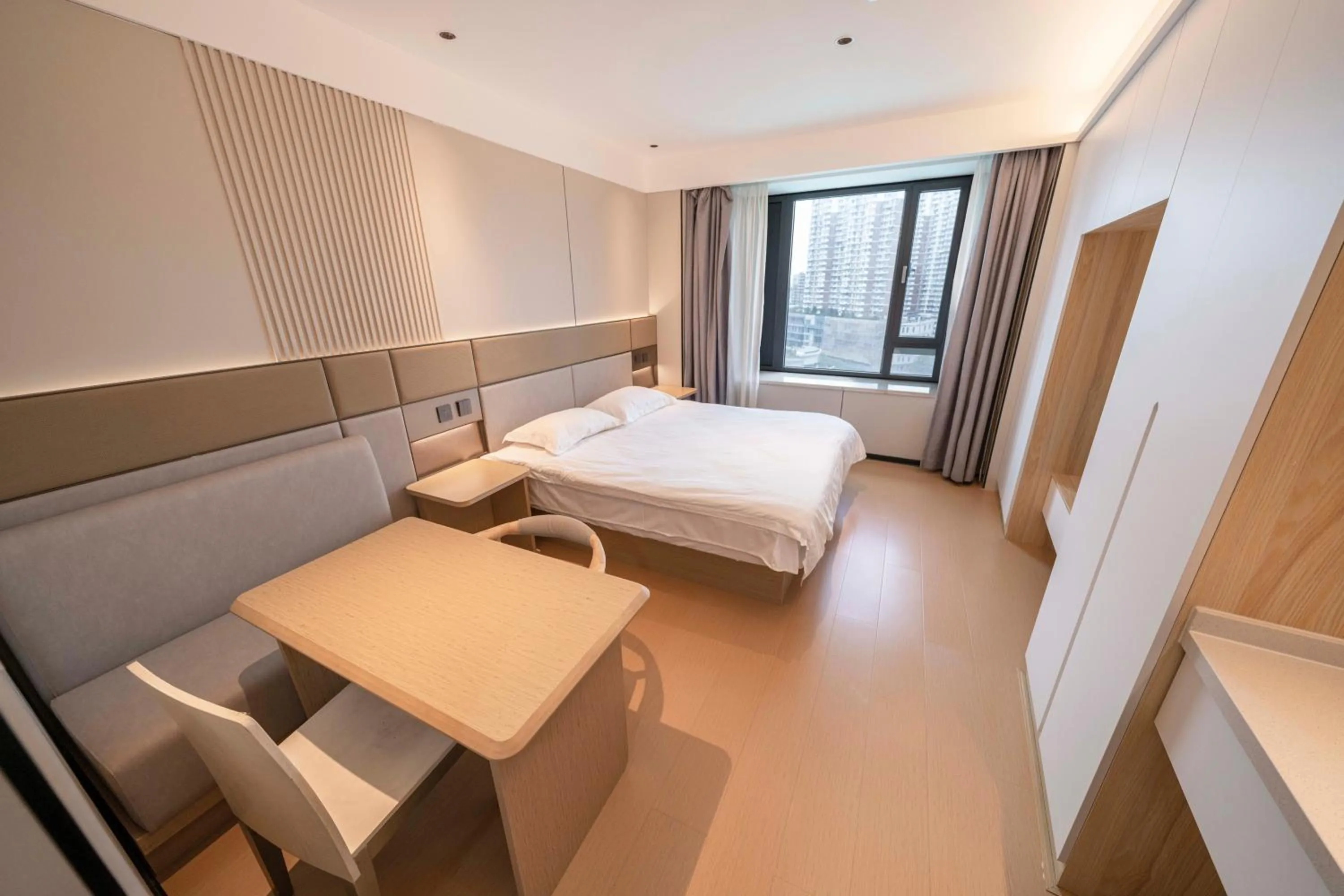 Bed in Shanghai Jiarong Hotel Apartment