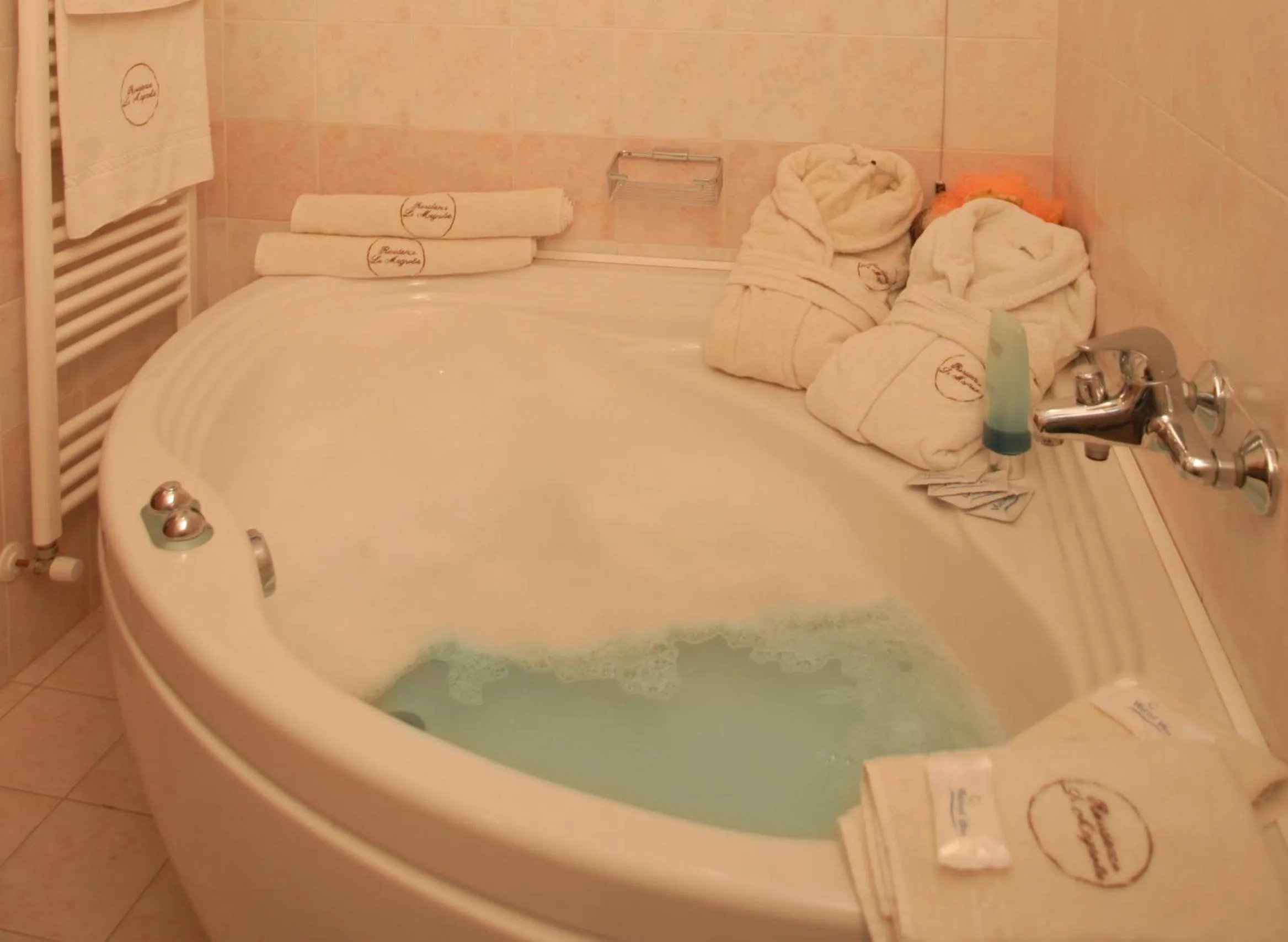 Hot Tub in Air Hotel