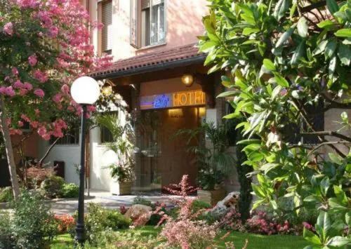 Facade/entrance in Air Hotel