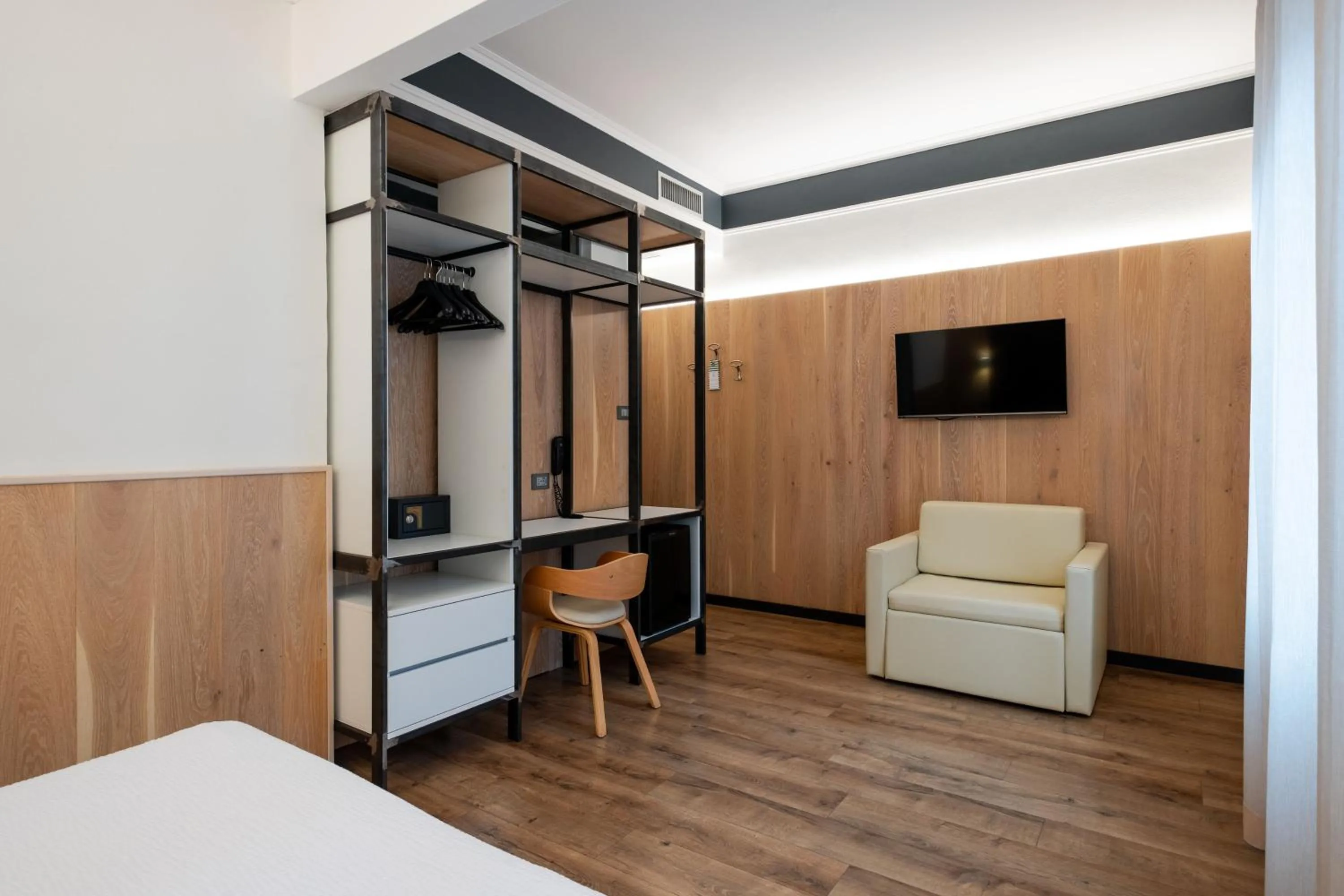 Photo of the whole room, Bed in Hotel Italia