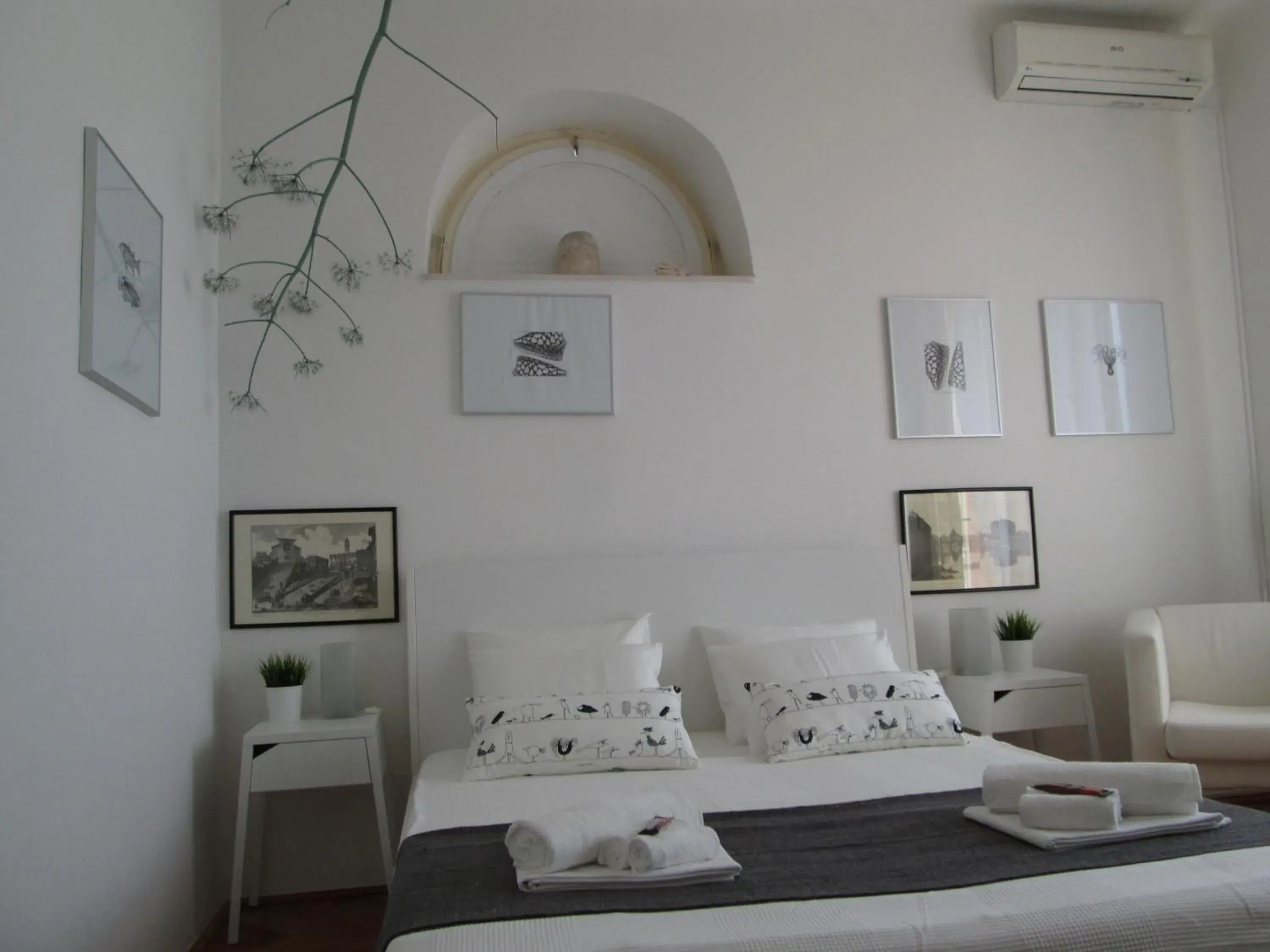 Double Room with Balcony and Sea View in St. Lazarus Room Double Room with Balcony and Sea View in St. Lazarus Room