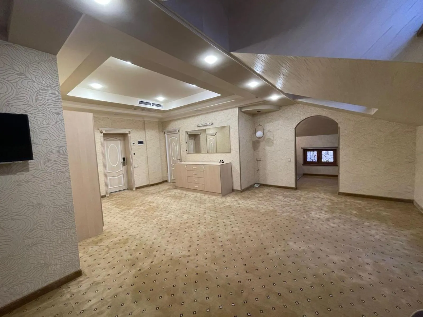 Photo of the whole room in Anga Yerevan Hotel