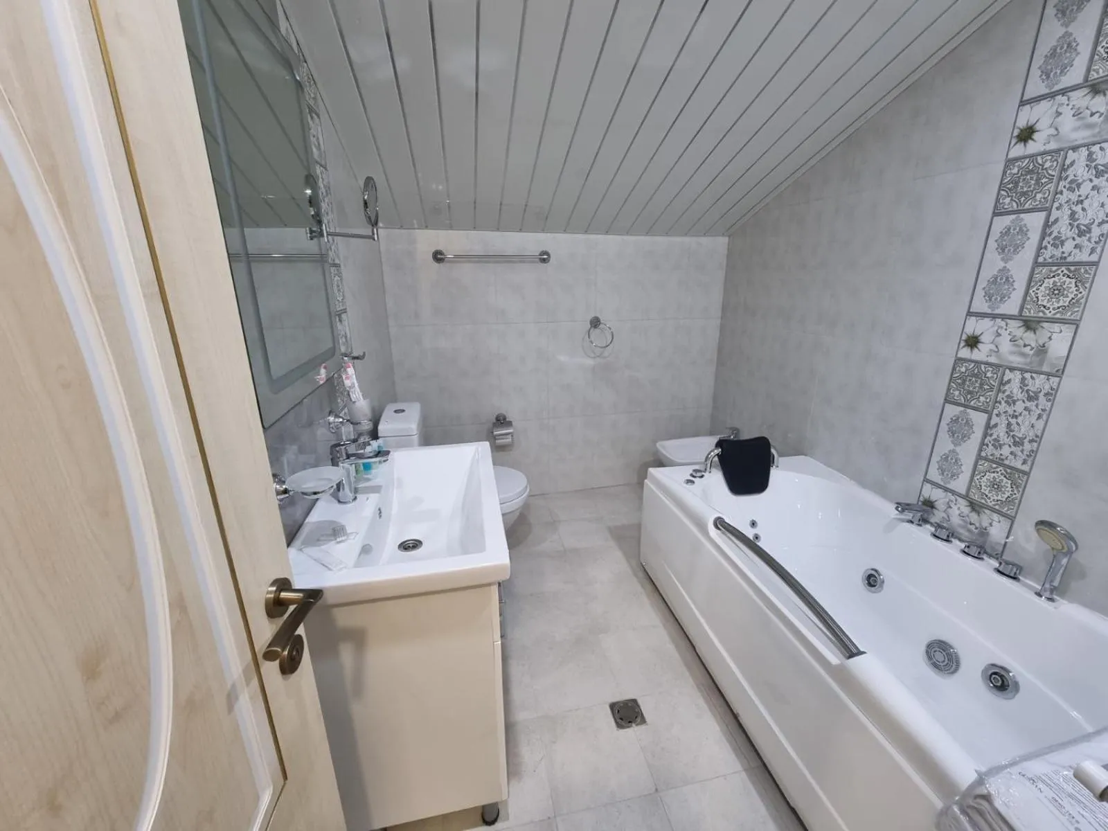 Bathroom in Anga Yerevan Hotel