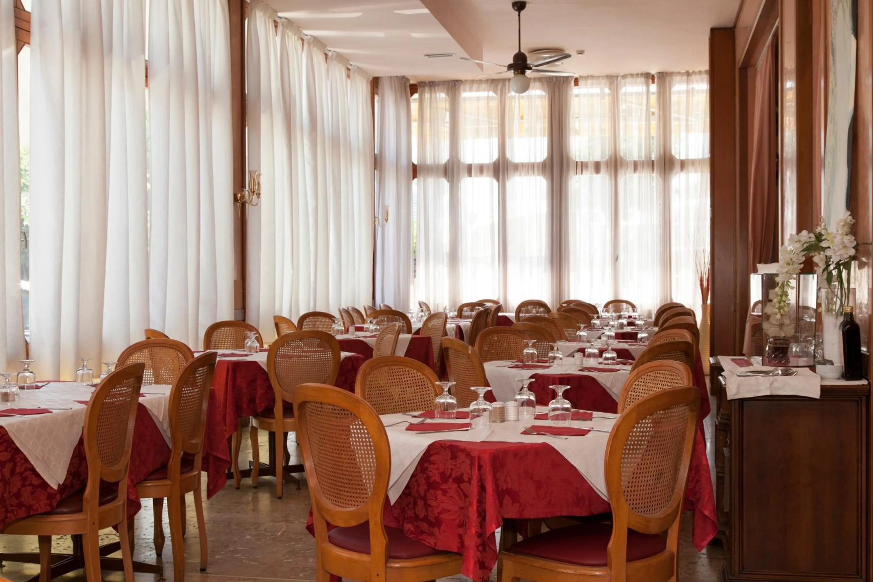 Restaurant/places to eat in Hotel AMALFI