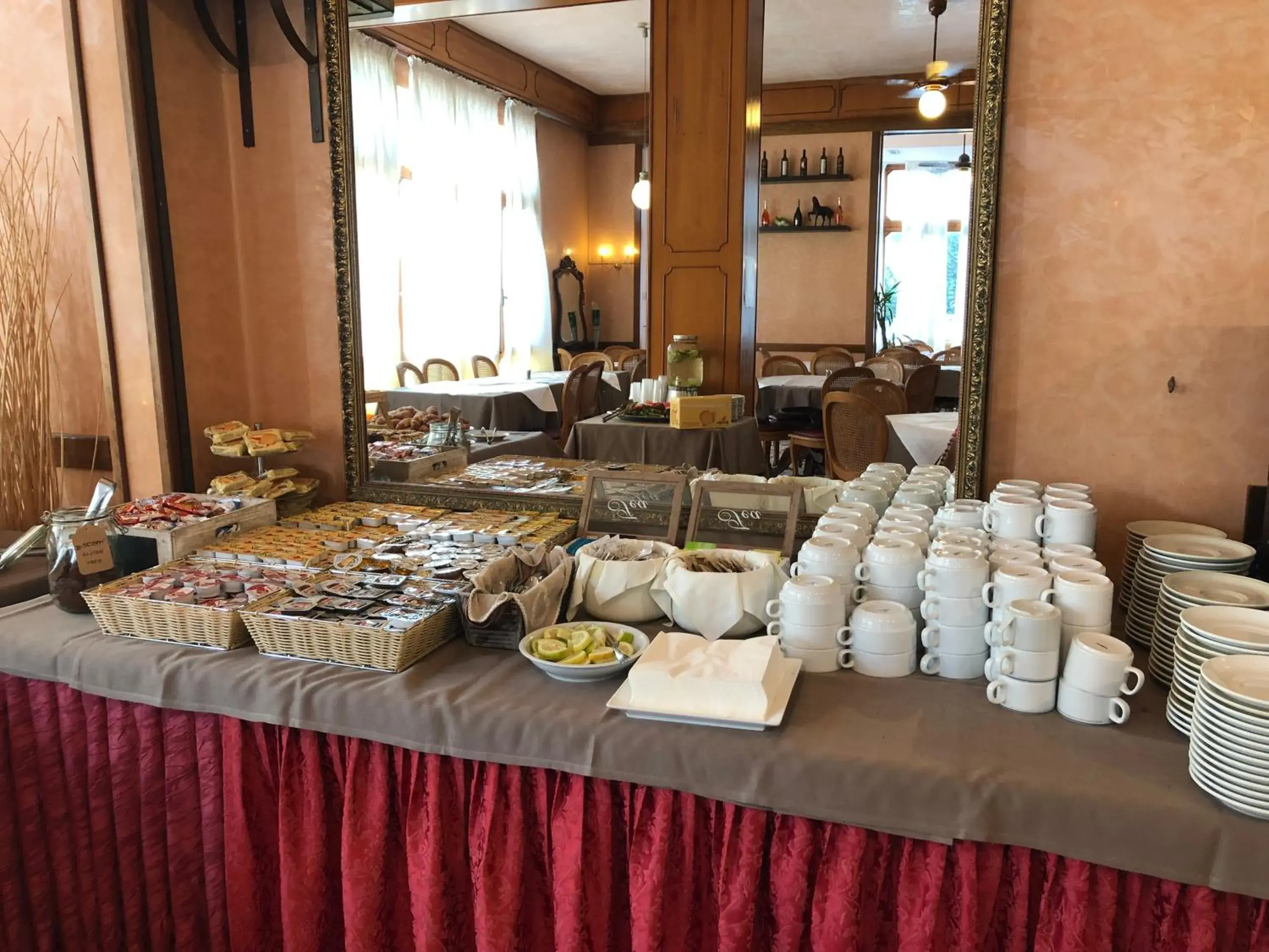 Breakfast in Hotel AMALFI & Restaurant Karaoke Bar Breakfast in Hotel AMALFI & Restaurant Karaoke Bar