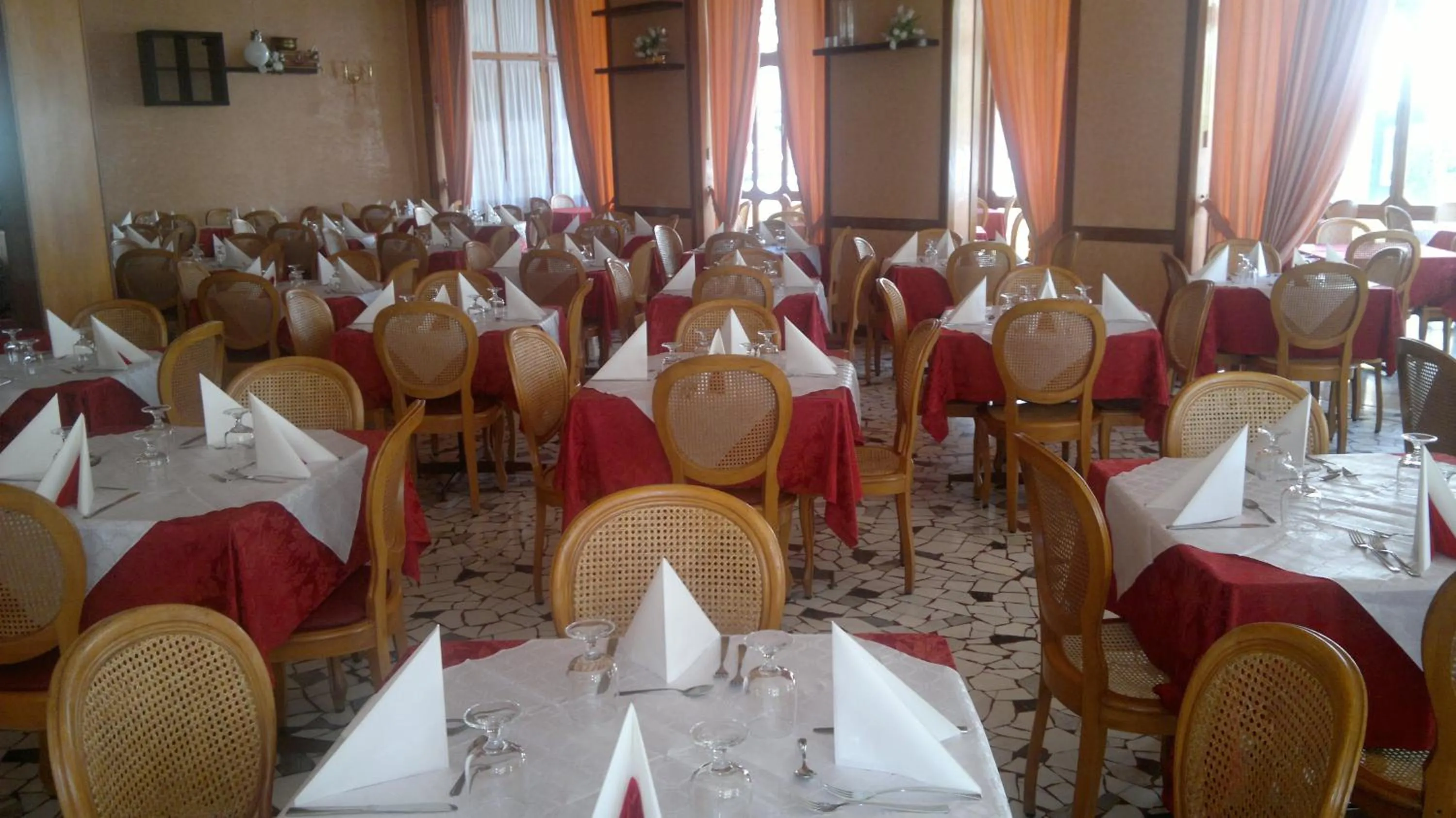 Restaurant/places to eat in Hotel AMALFI