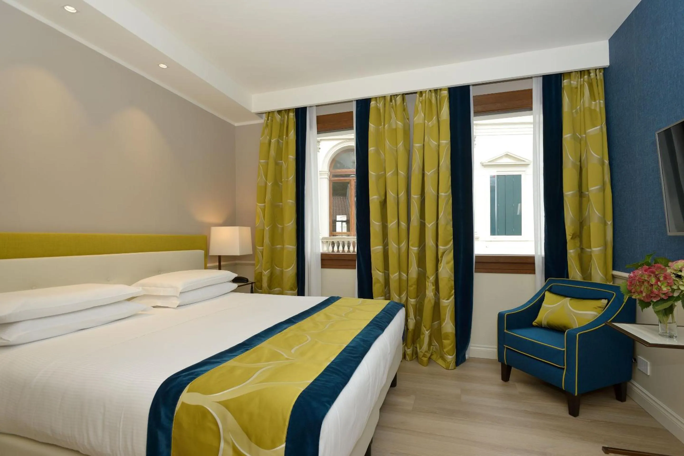 Photo of the whole room, Bed in Hotel Canon d'Oro