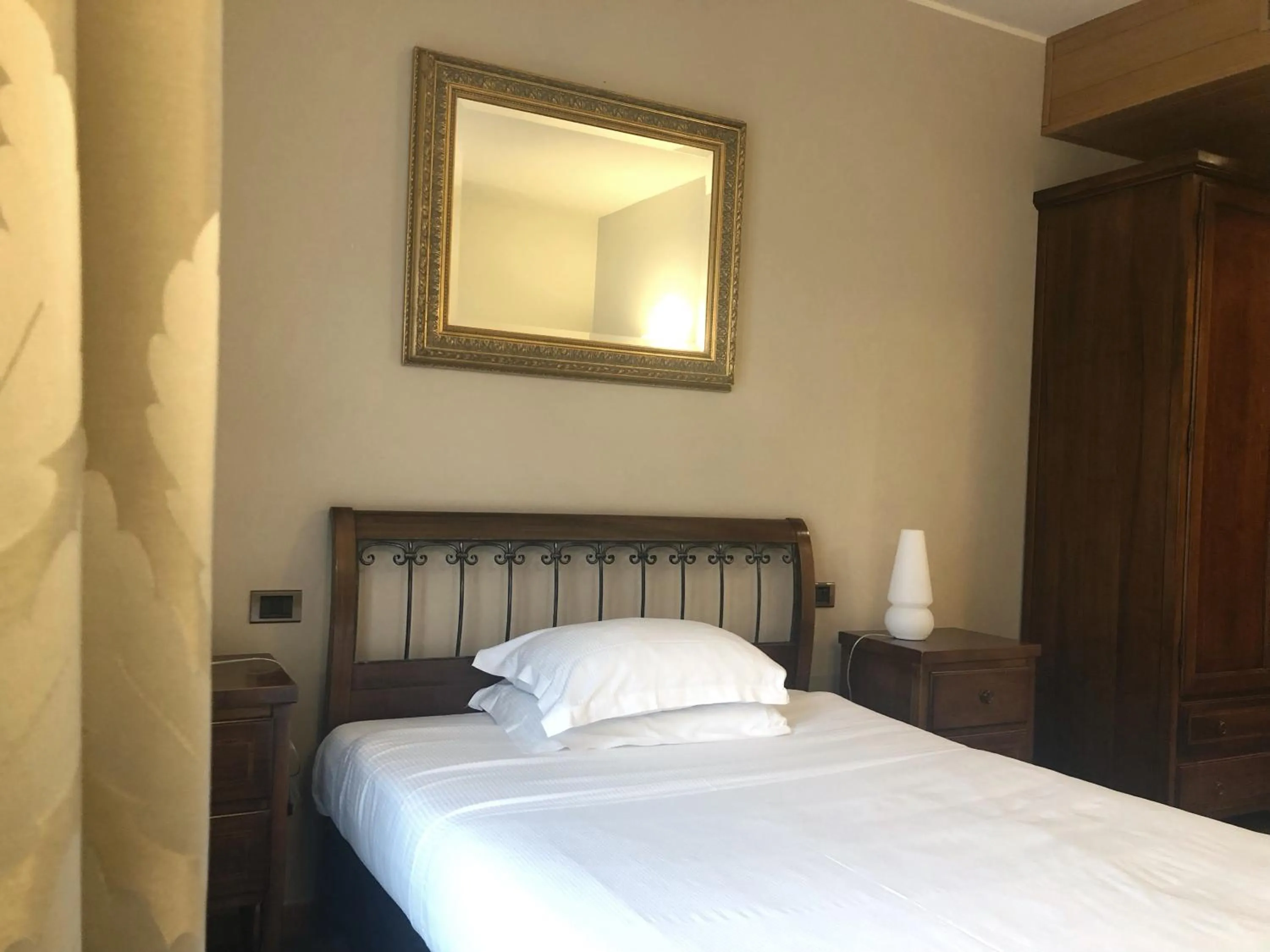 Bed in Hotel Canon d'Oro