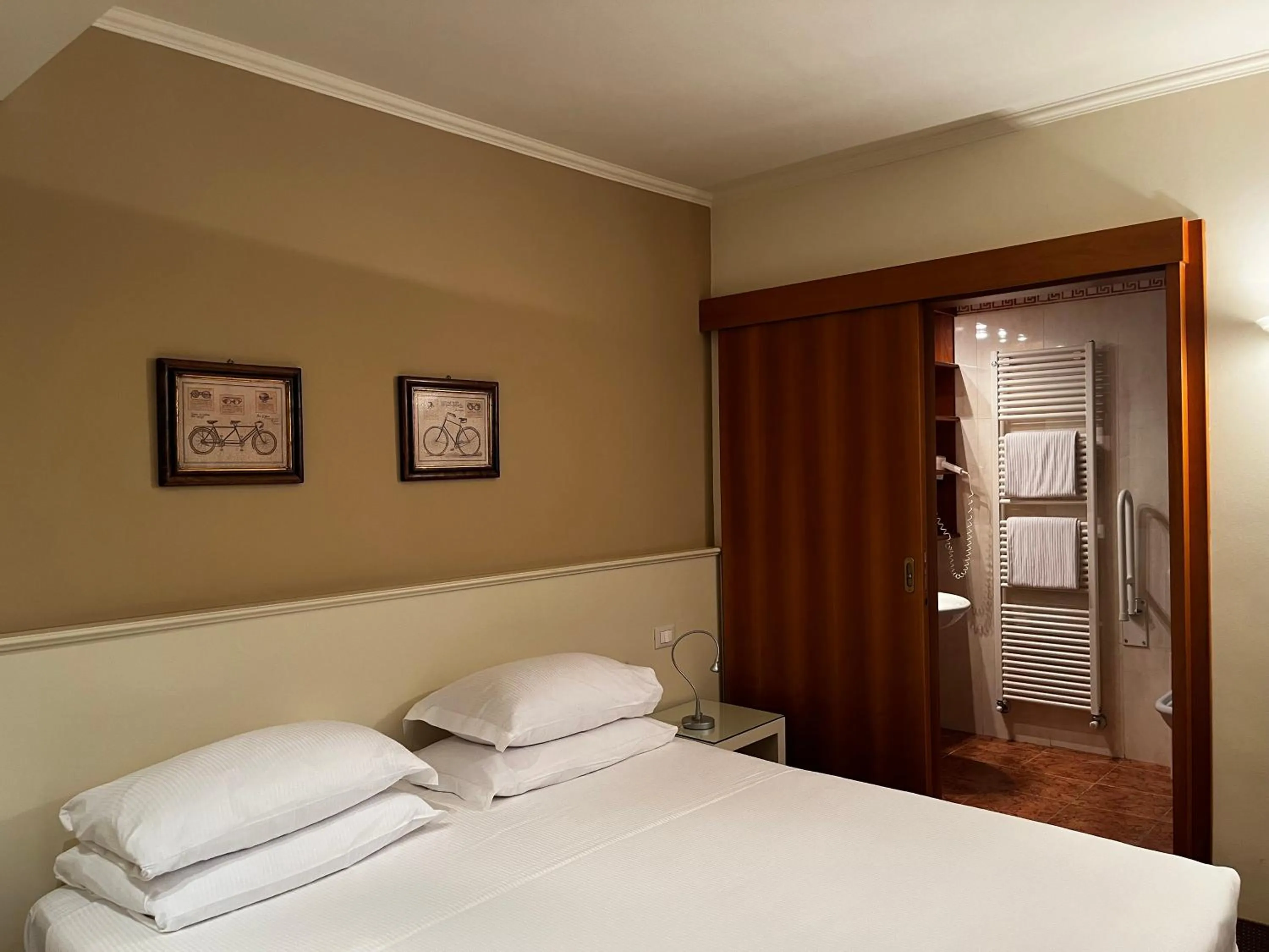 Bed in Hotel Canon d'Oro