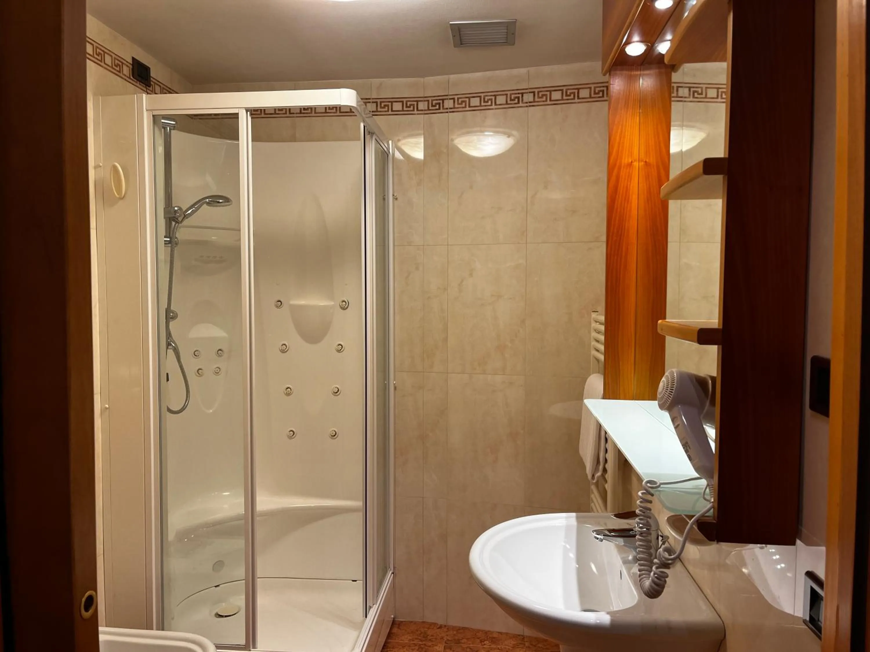 Bathroom in Hotel Canon d'Oro