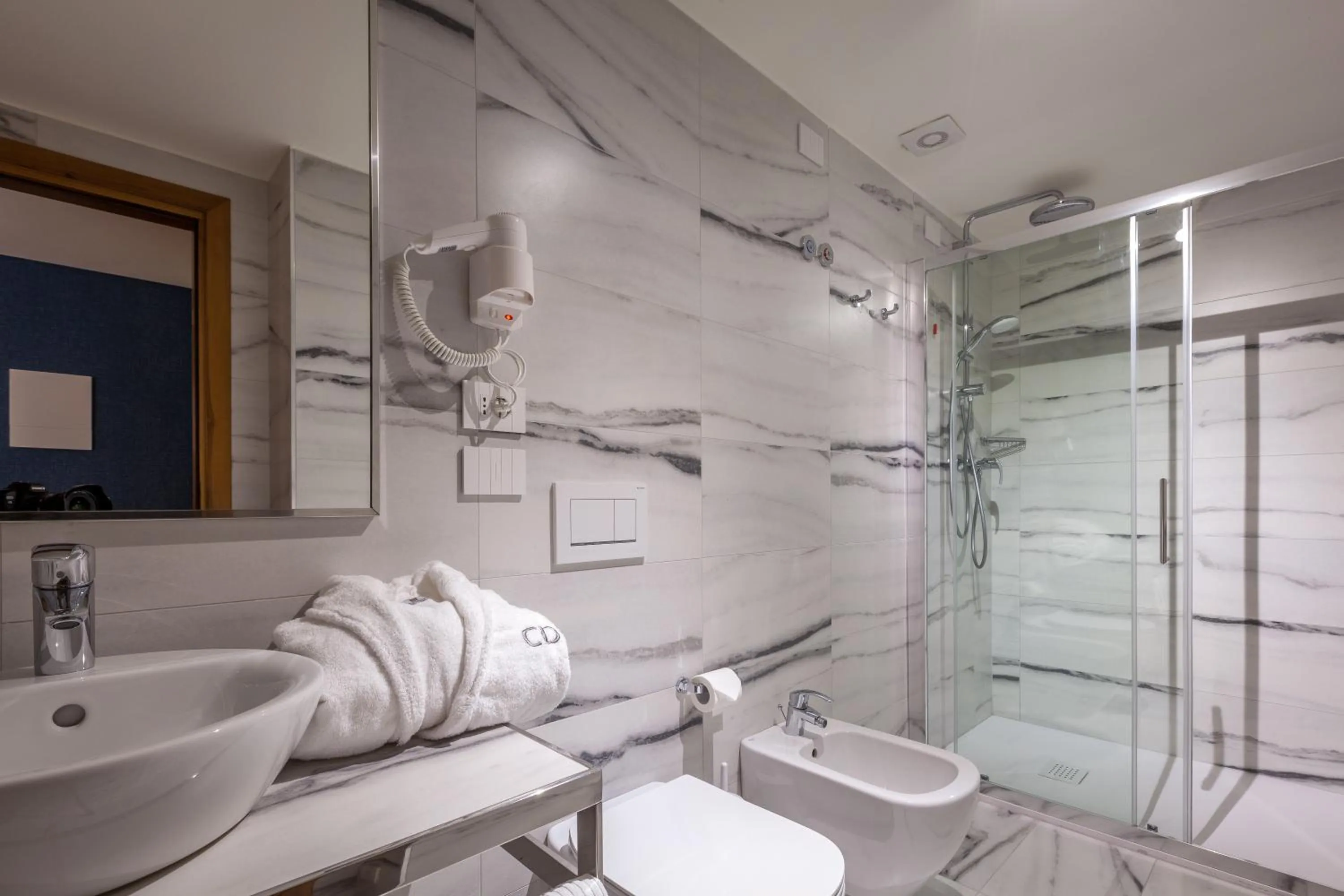 Shower in Hotel Canon d'Oro