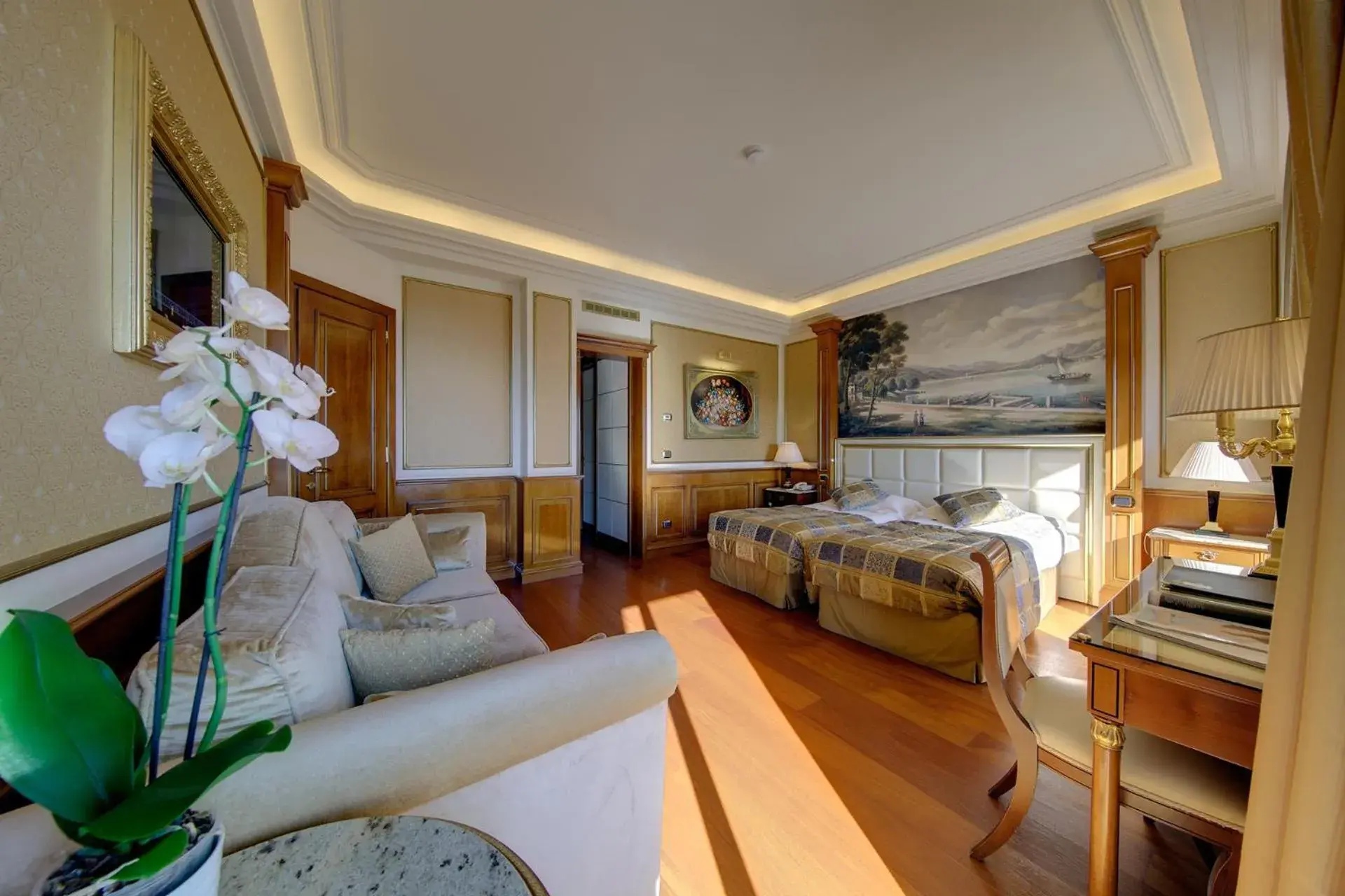 Family 3 classic with lake or side pool view in Hotel Splendid Family 3 classic with lake or side pool view in Hotel Splendid