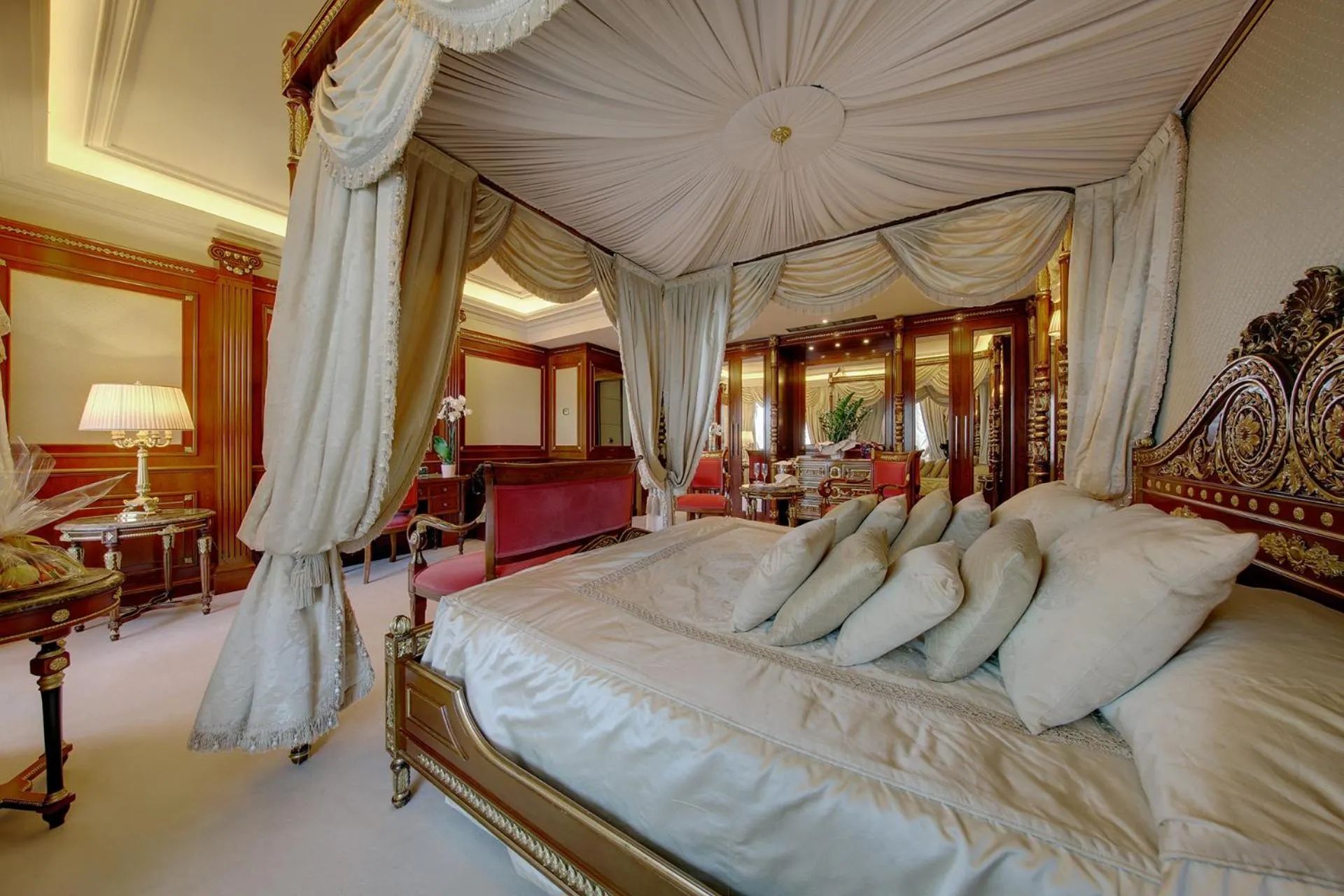 Bed in Hotel Splendid