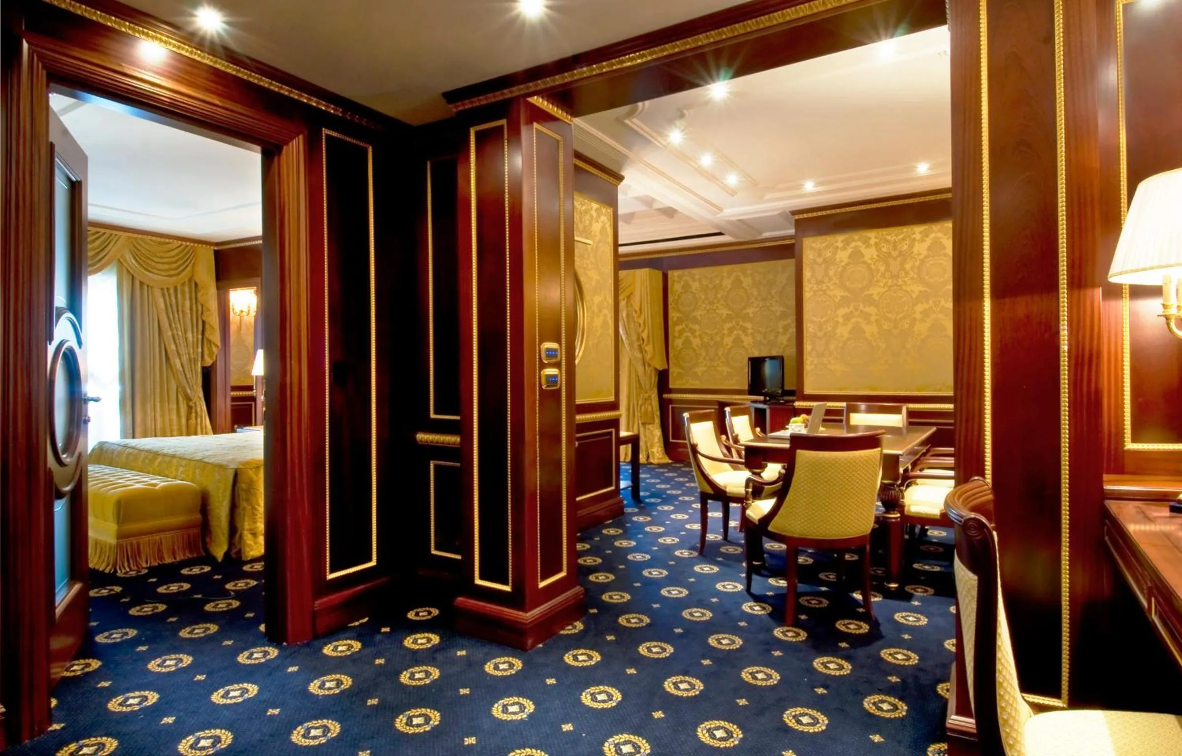 Photo of the whole room, Bed in Hotel Splendid