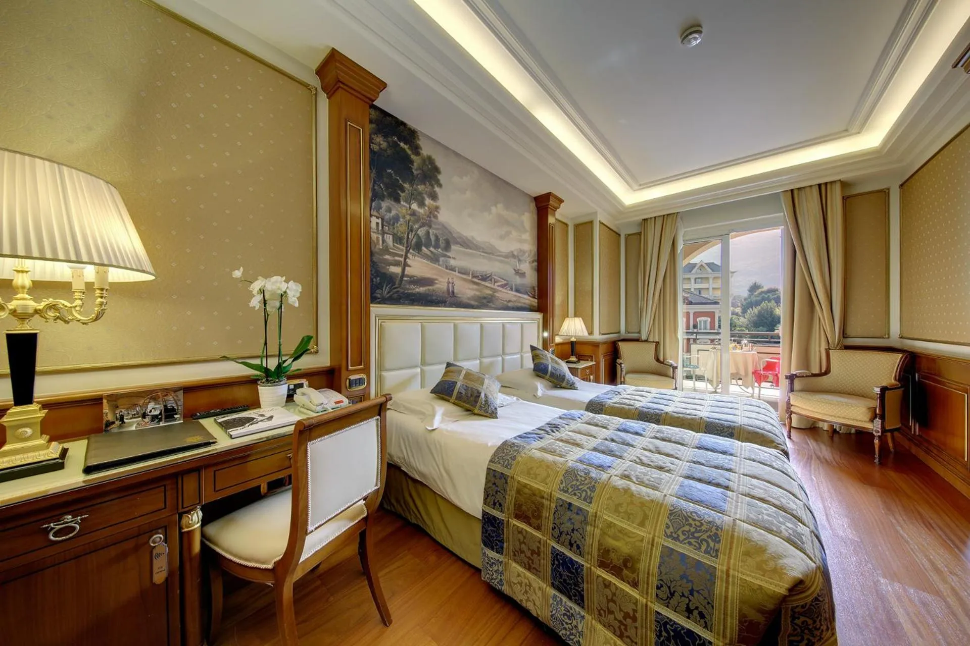 Bed in Hotel Splendid