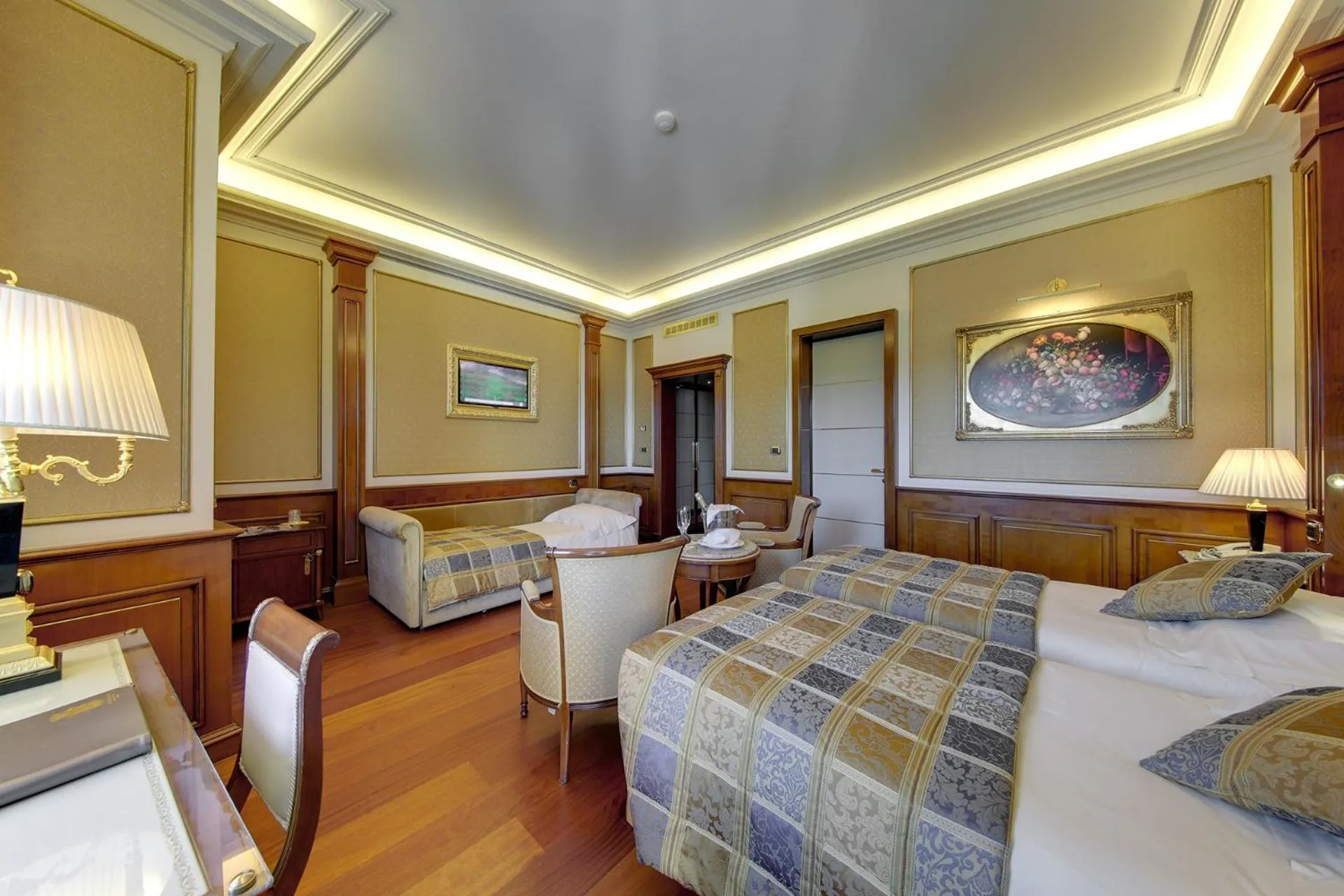 Bed in Hotel Splendid