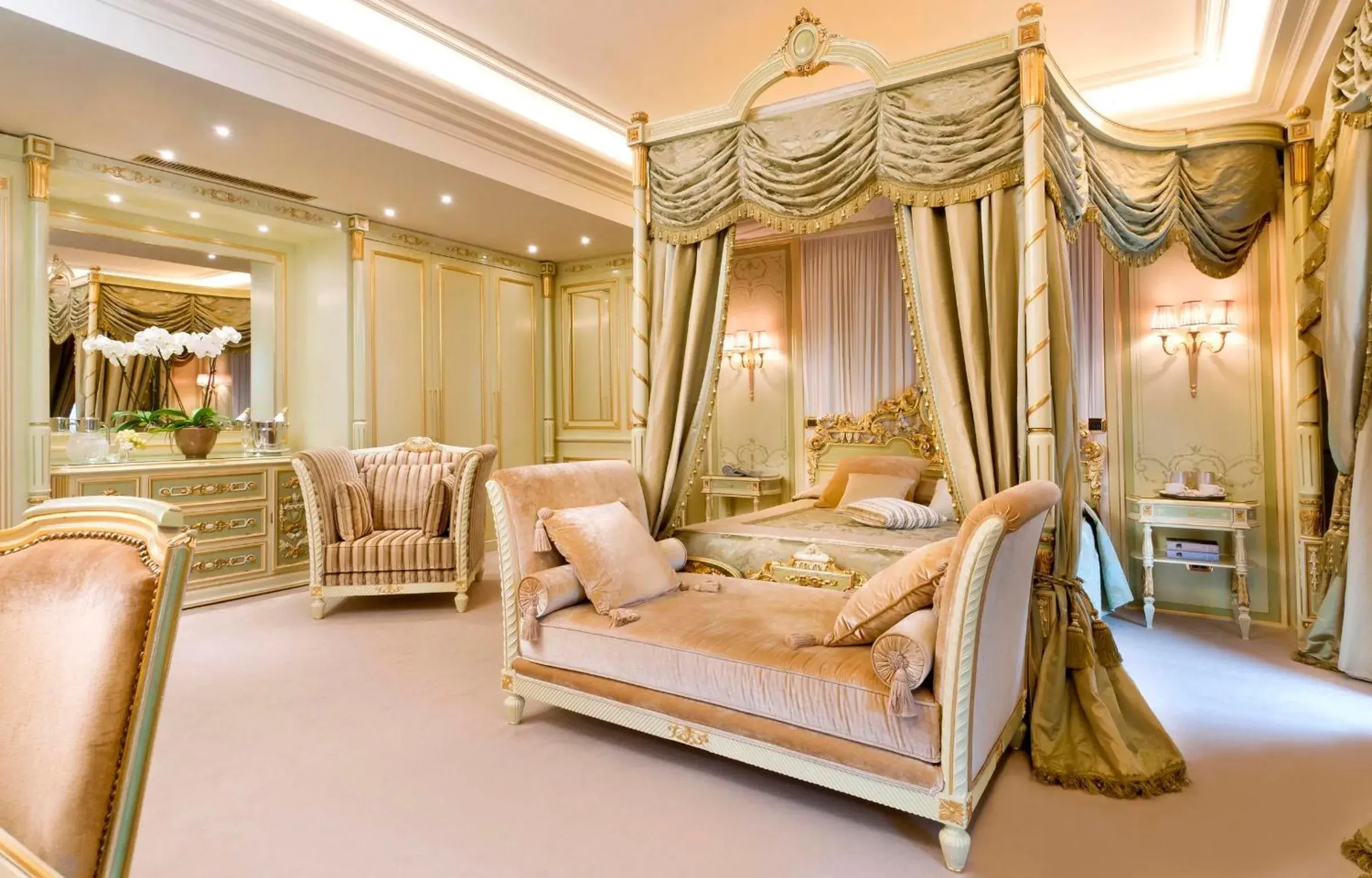 Suite with Lake View in Hotel Splendid Suite with Lake View in Hotel Splendid