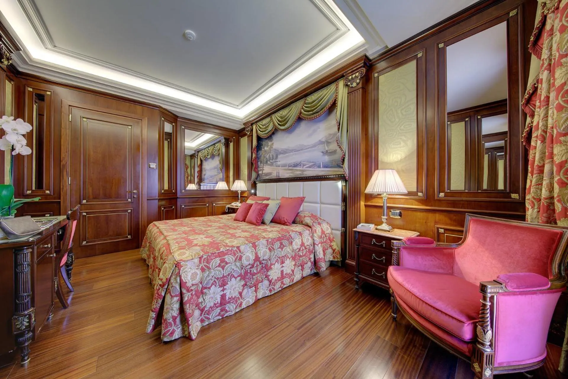 Bed in Hotel Splendid