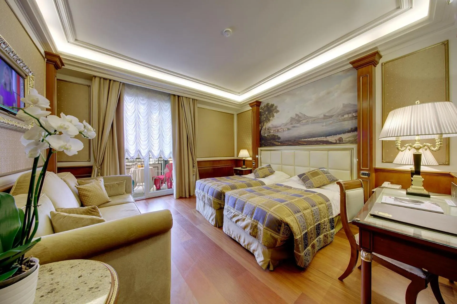 Bed in Hotel Splendid