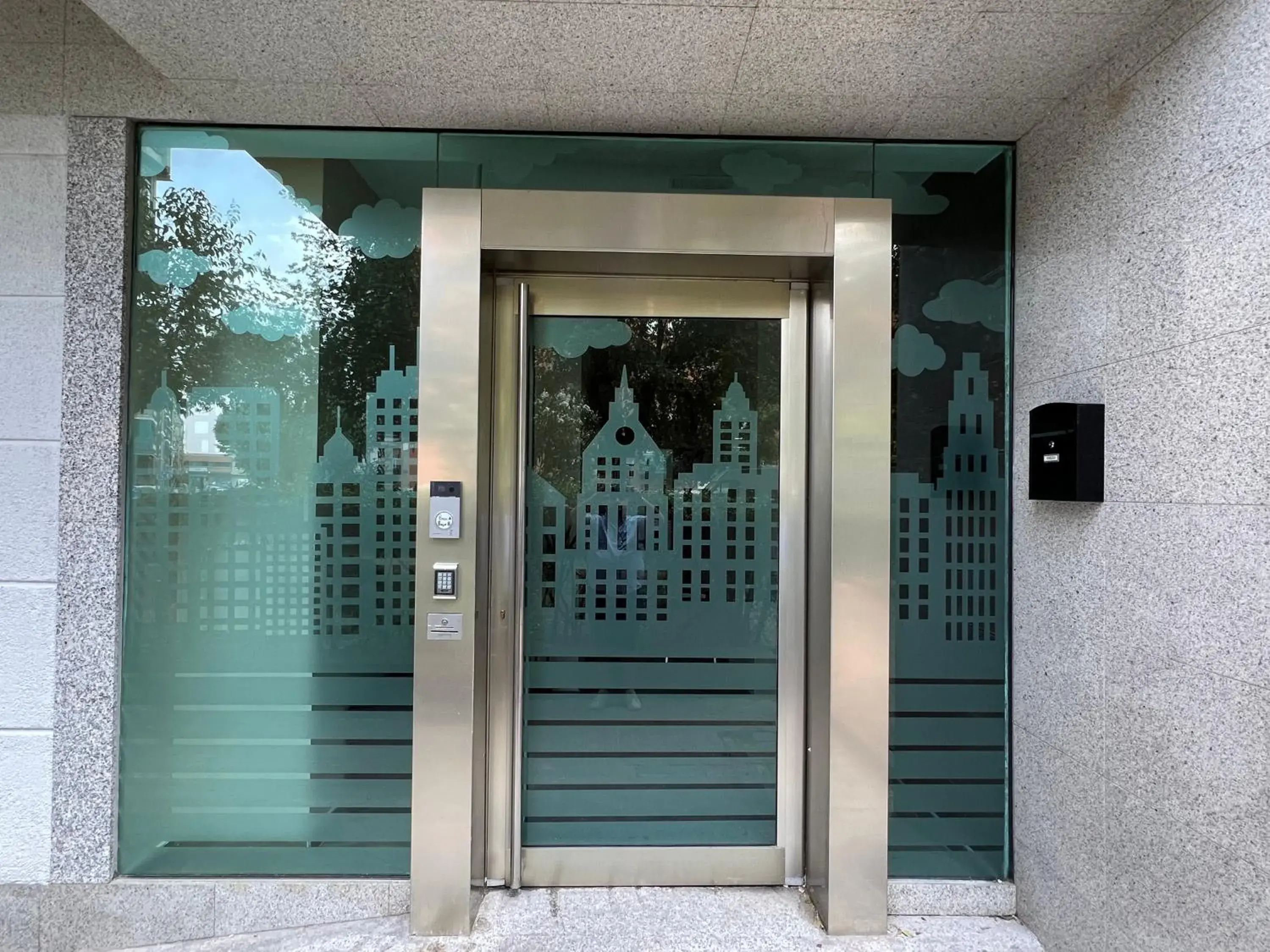 HOSPEDAJE CORREDOR DE HENARES HOSPEDAJE CORREDOR DE HENARES