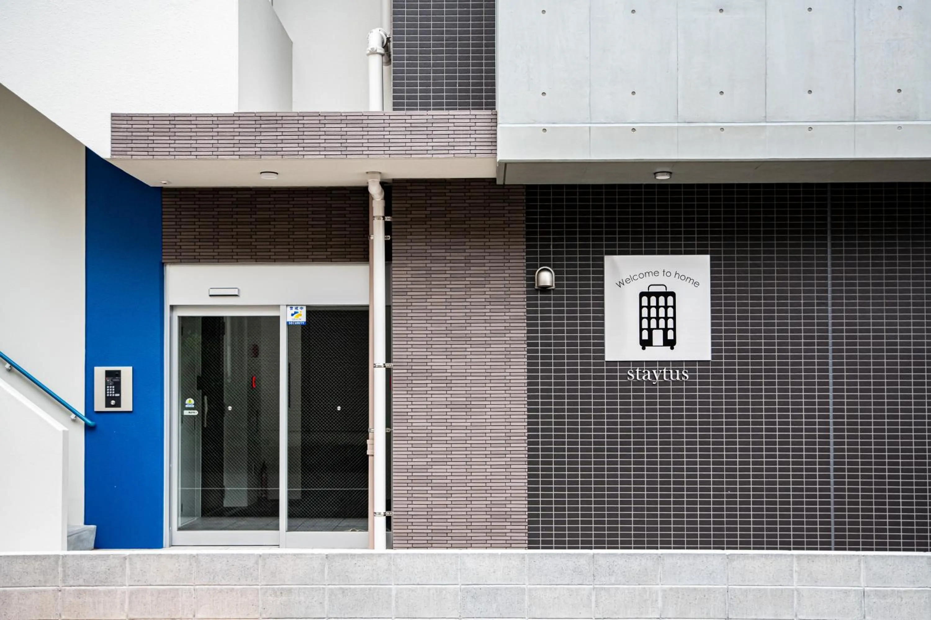 Facade/entrance in STAYTUS