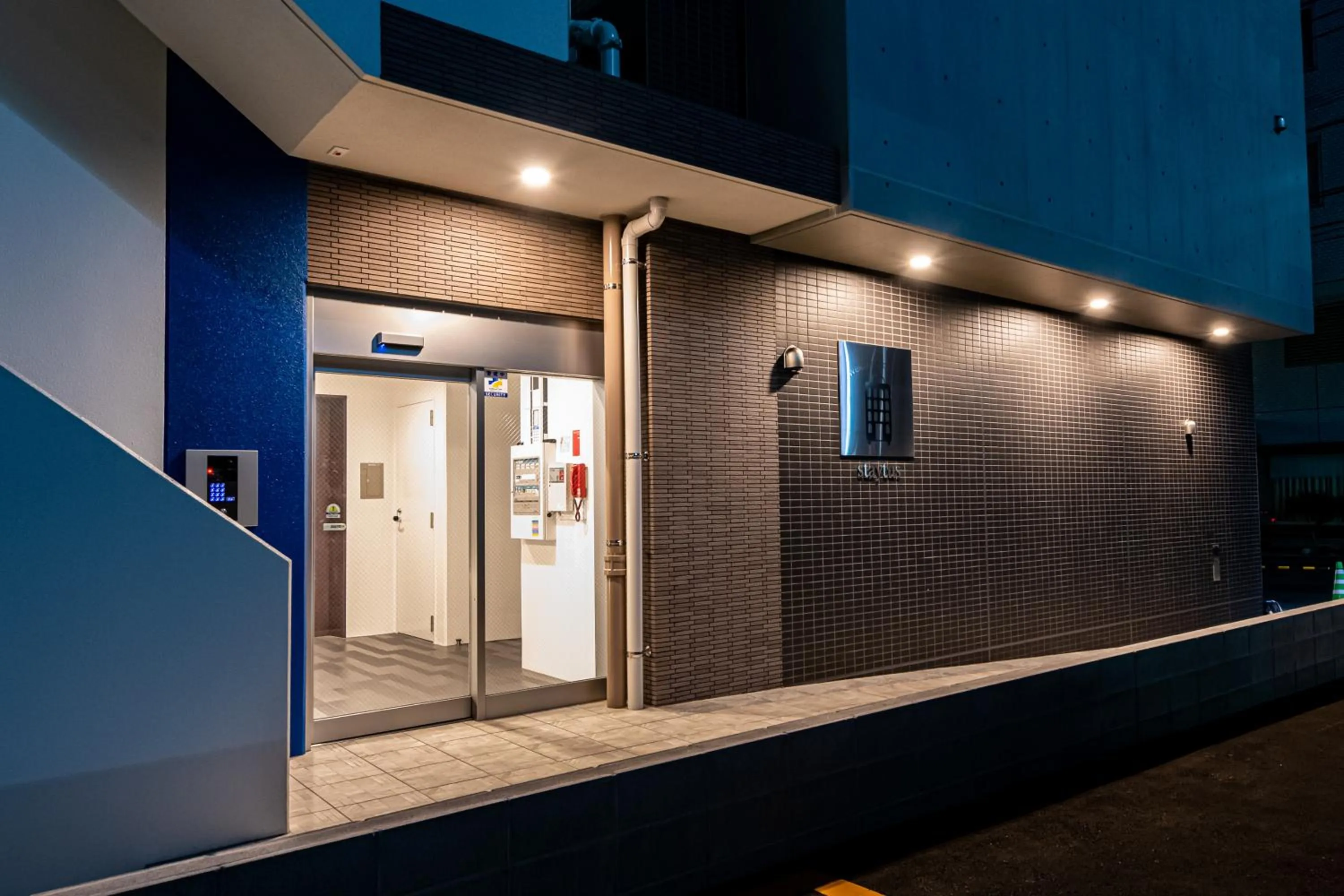 Facade/entrance in STAYTUS