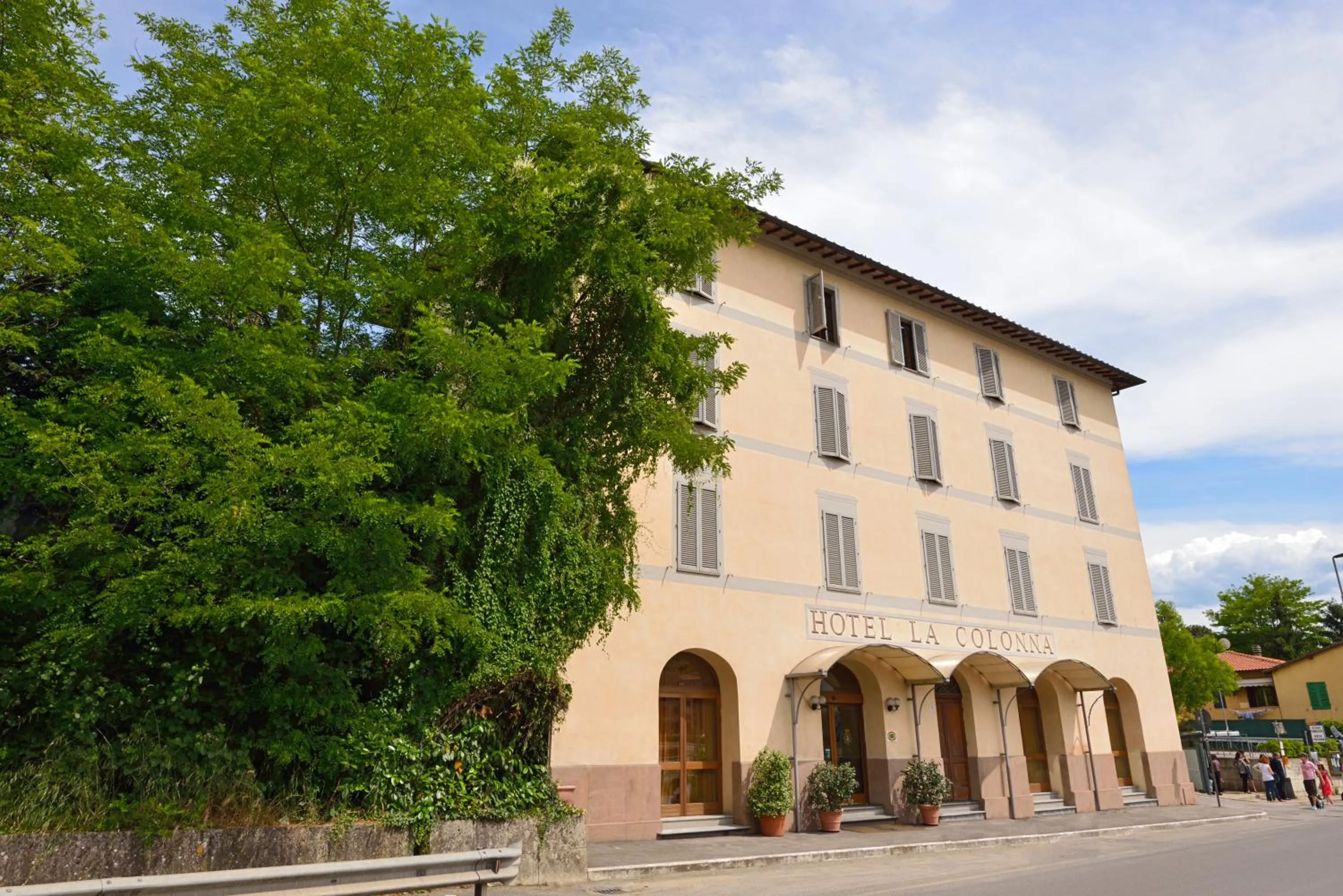 Property building in Hotel La Colonna