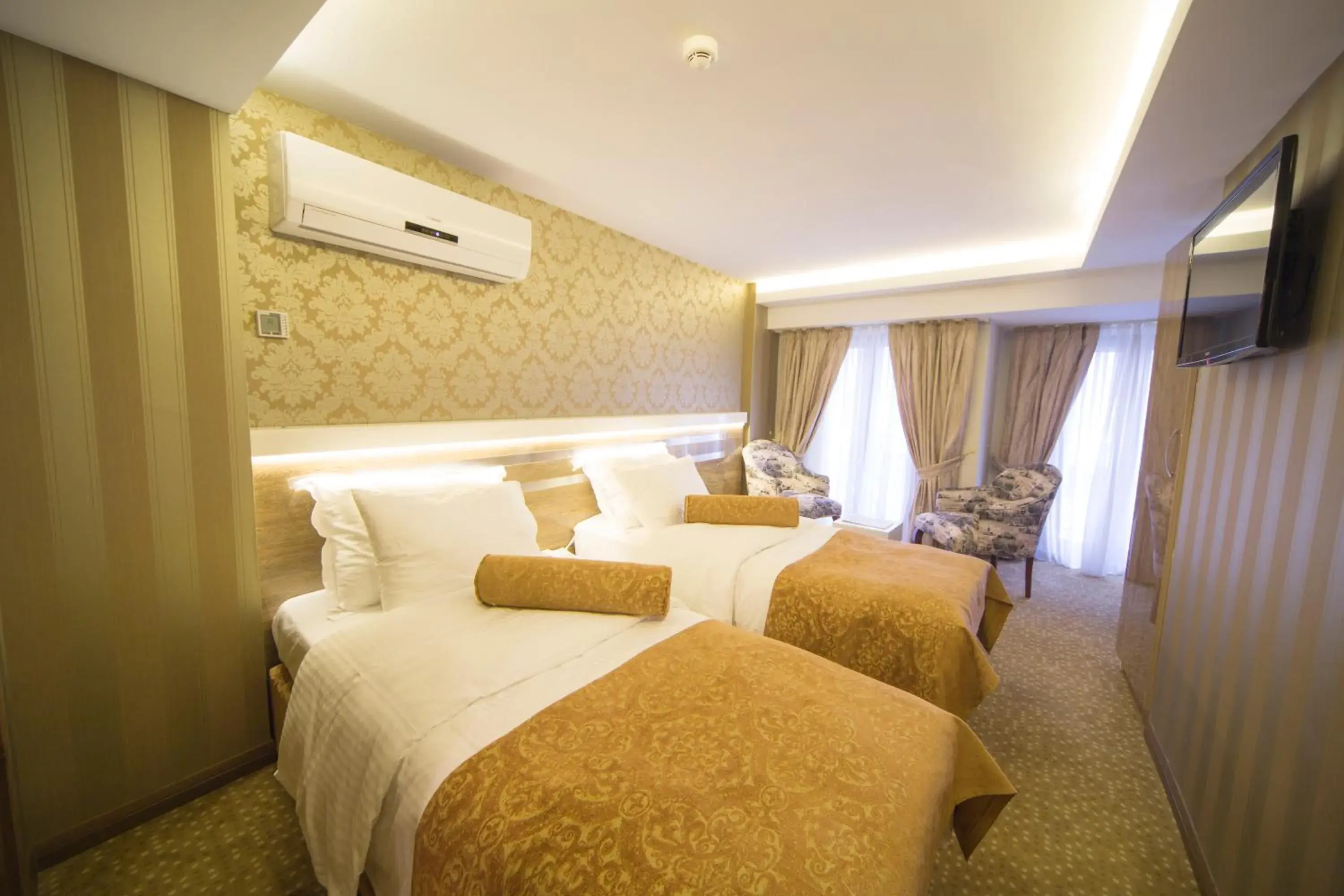 Photo of the whole room, Bed in Golden Rain Hotel Old City Photo of the whole room, Bed in Golden Rain Hotel Old City