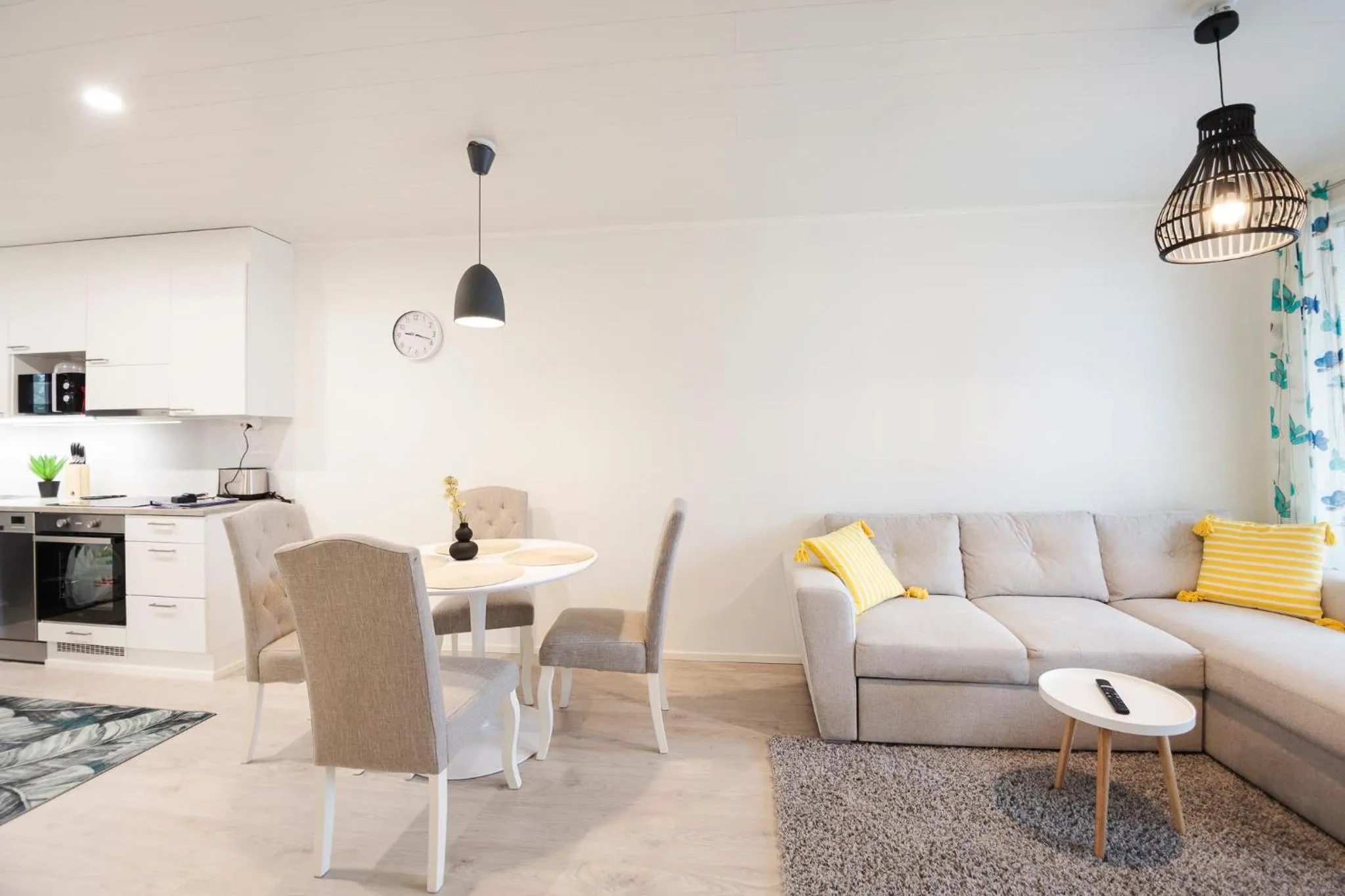 Living room in Tuomenkartano Apartments by Hiekka Booking