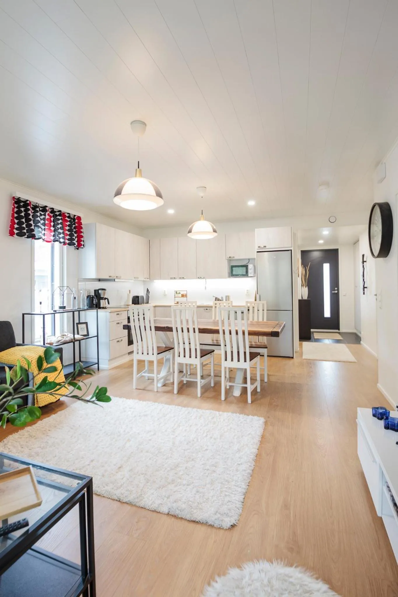 Dining area in Tuomenkartano Apartments by Hiekka Booking