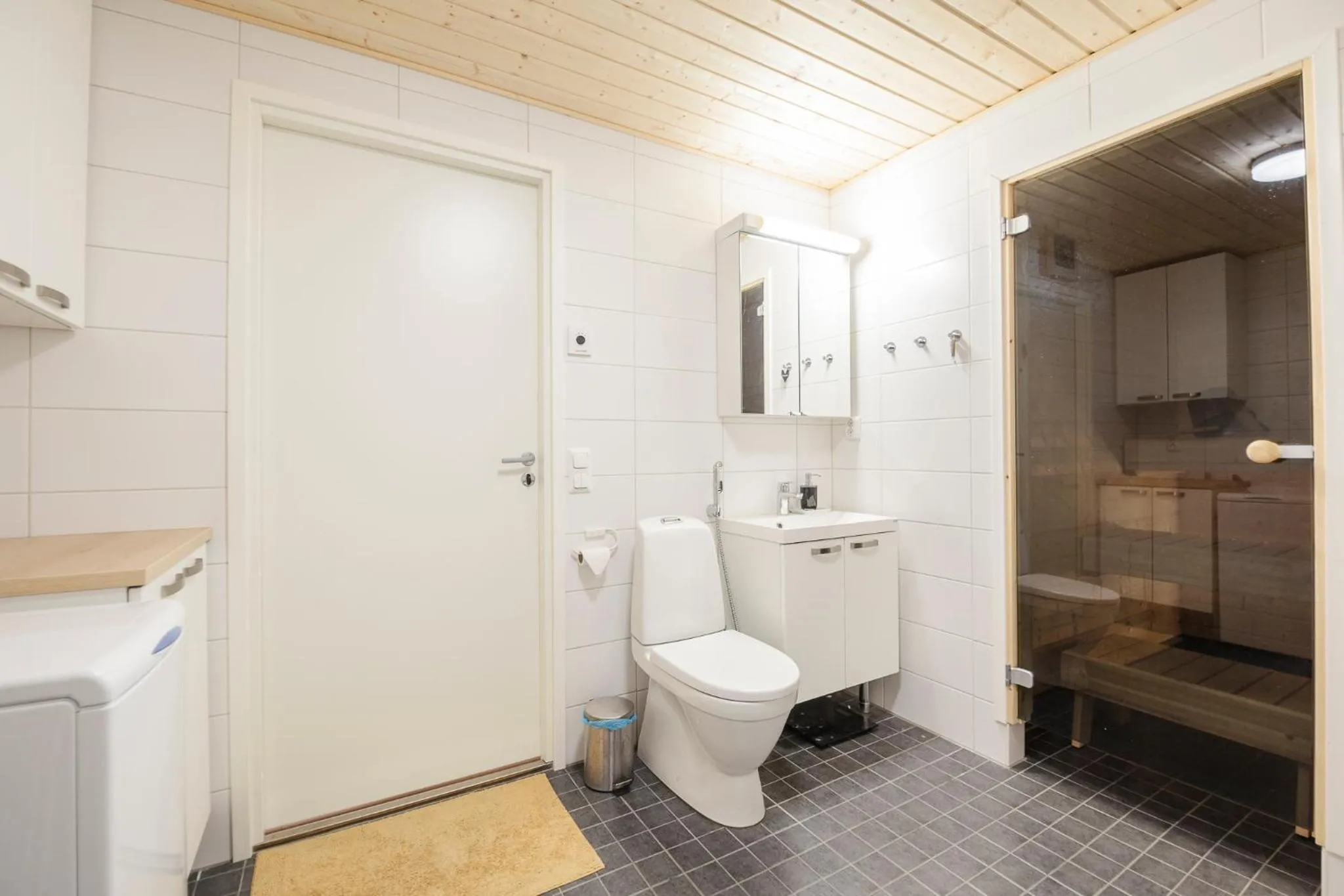 Bathroom in Tuomenkartano Apartments by Hiekka Booking