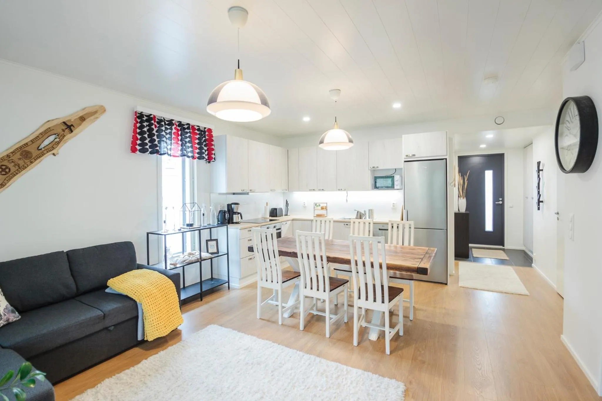 kitchen in Tuomenkartano Apartments by Hiekka Booking