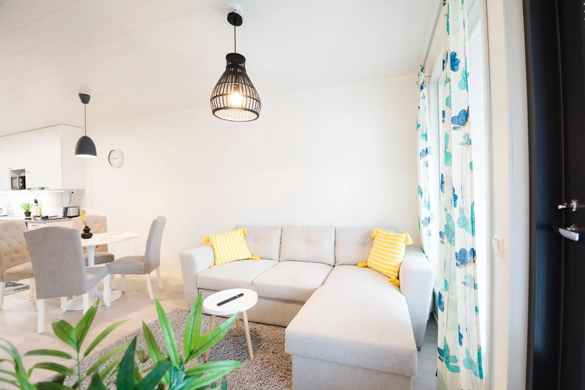 Living room in Tuomenkartano Apartments by Hiekka Booking