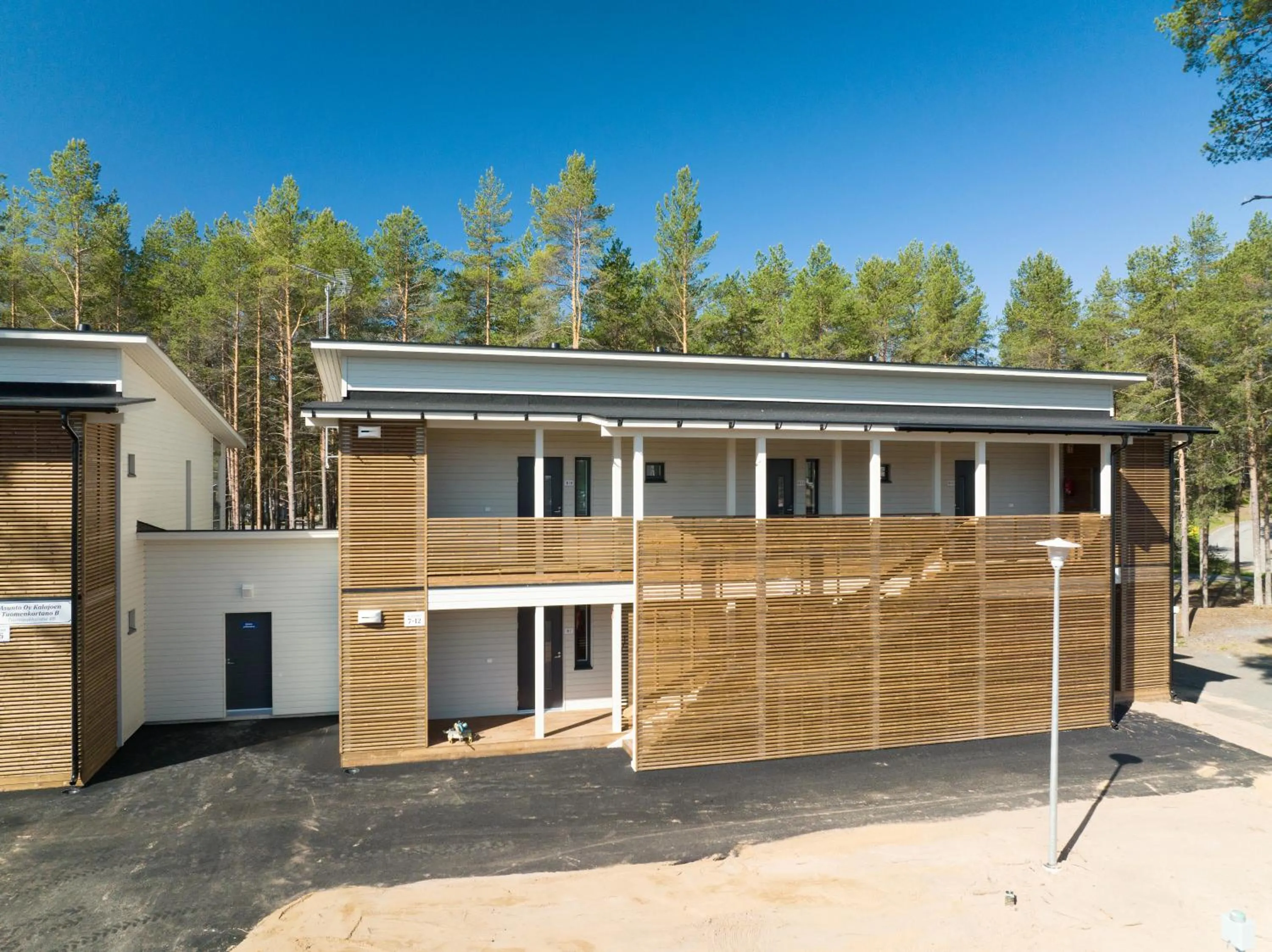 Property building in Tuomenkartano Apartments by Hiekka Booking
